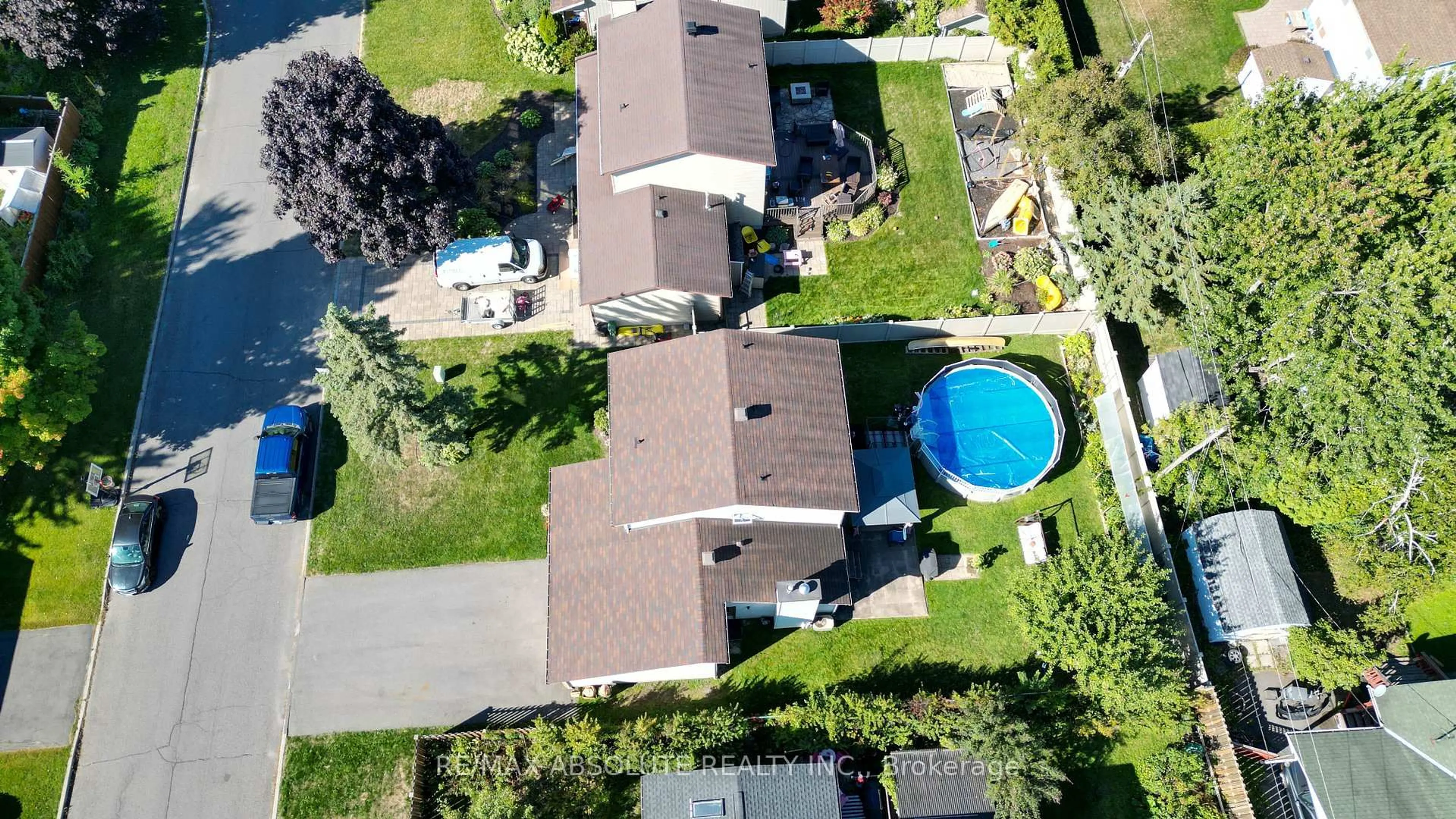 A pic from outside/outdoor area/front of a property/back of a property/a pic from drone, unknown for 198 Hoylake Cres, Orleans Ontario K1E 2M8
