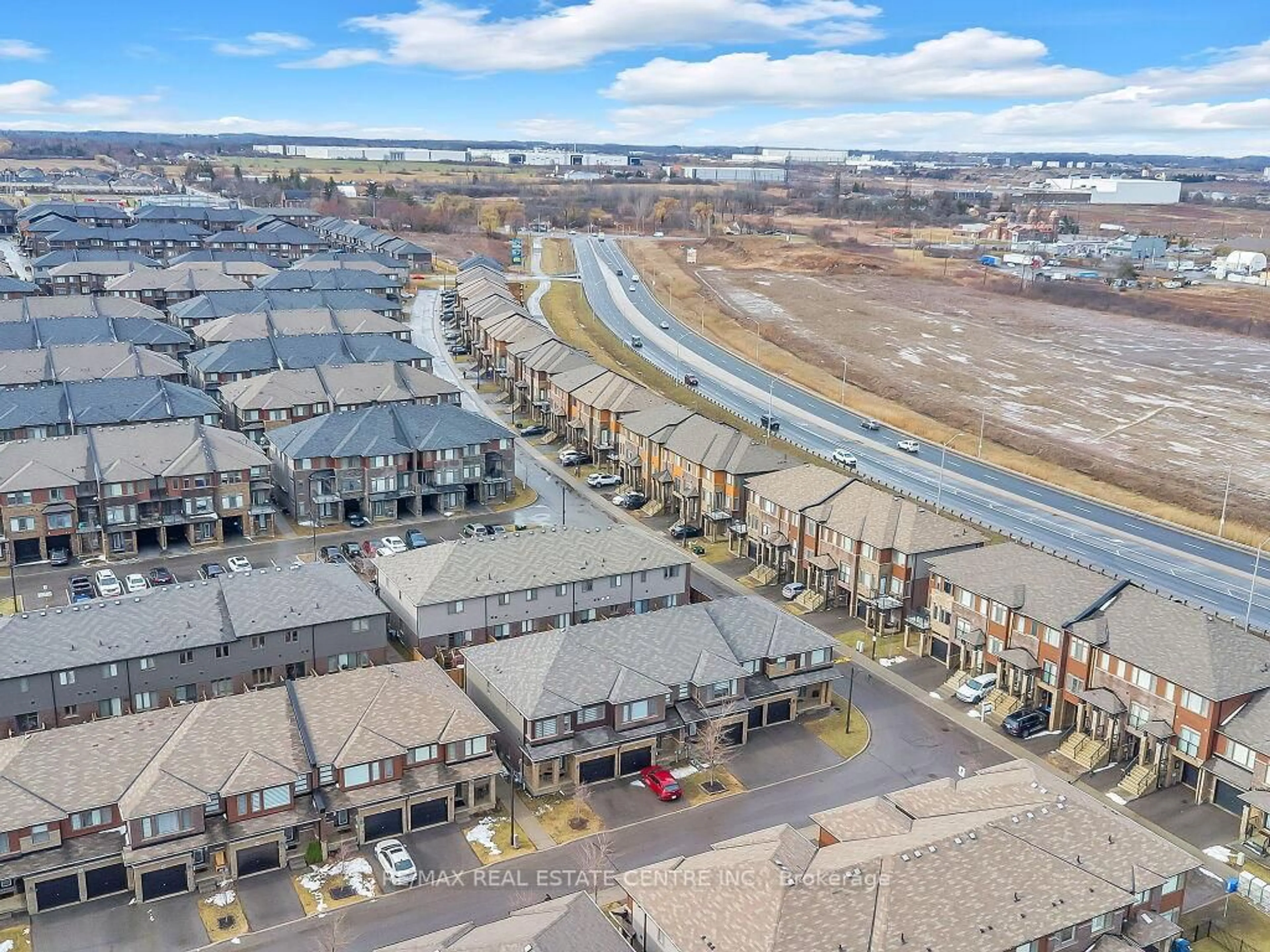 A pic from outside/outdoor area/front of a property/back of a property/a pic from drone, unknown for 30 Times Square Blvd #177, Hamilton Ontario L8J 0M1