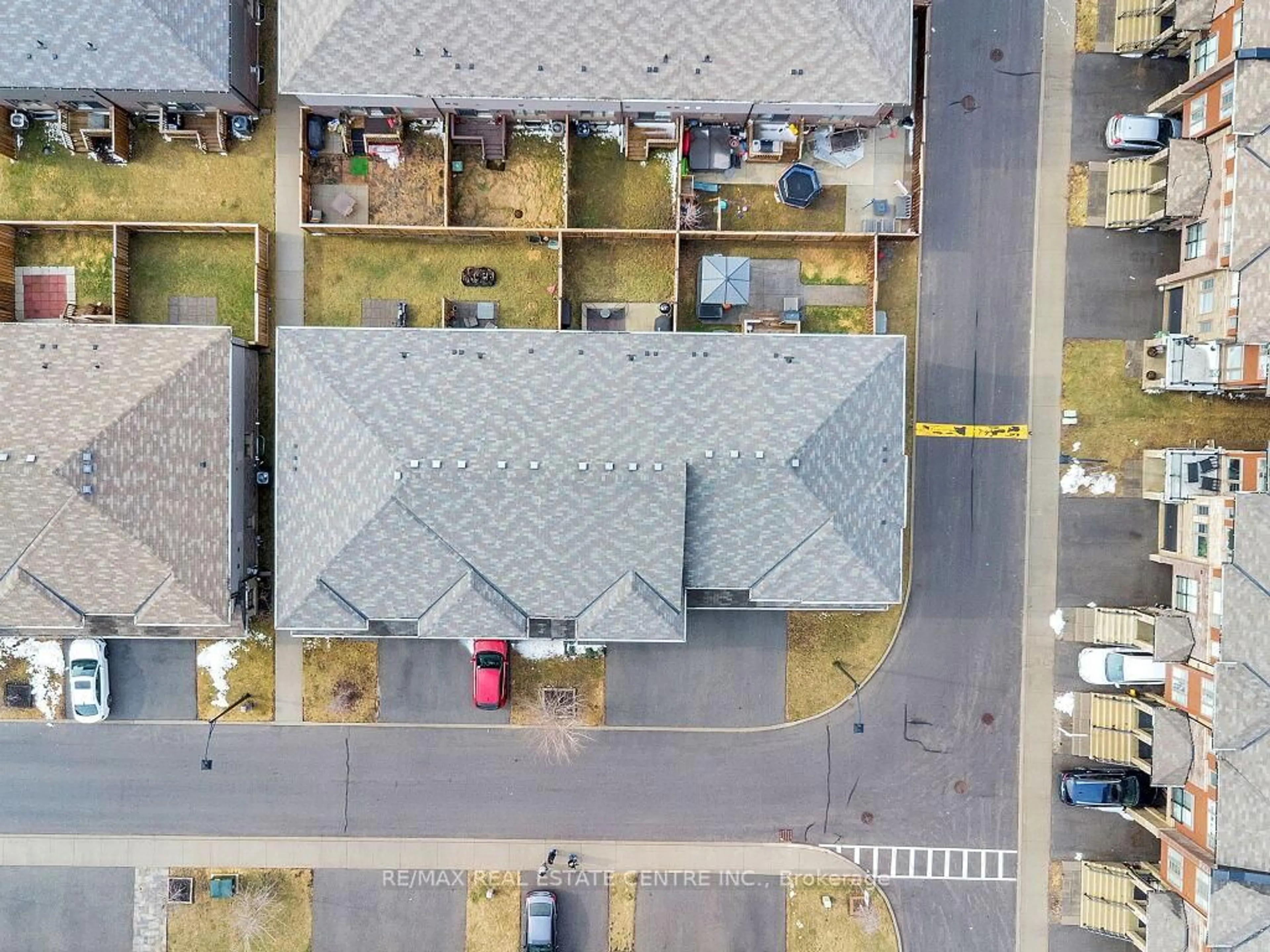 A pic from outside/outdoor area/front of a property/back of a property/a pic from drone, street for 30 Times Square Blvd #177, Hamilton Ontario L8J 0M1