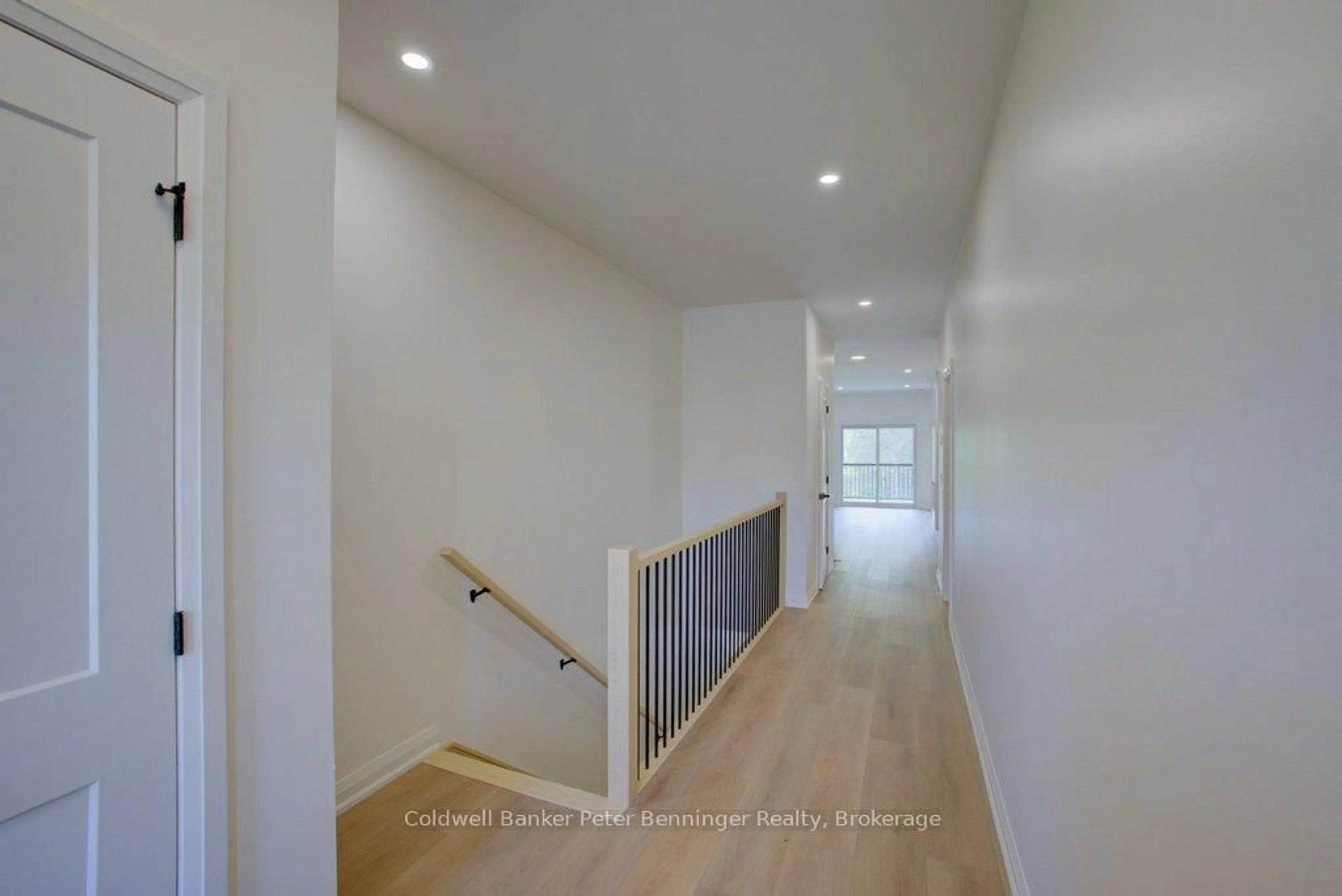 Indoor foyer for 311 Arnaud St #5, Arran-Elderslie Ontario N0G 2N0