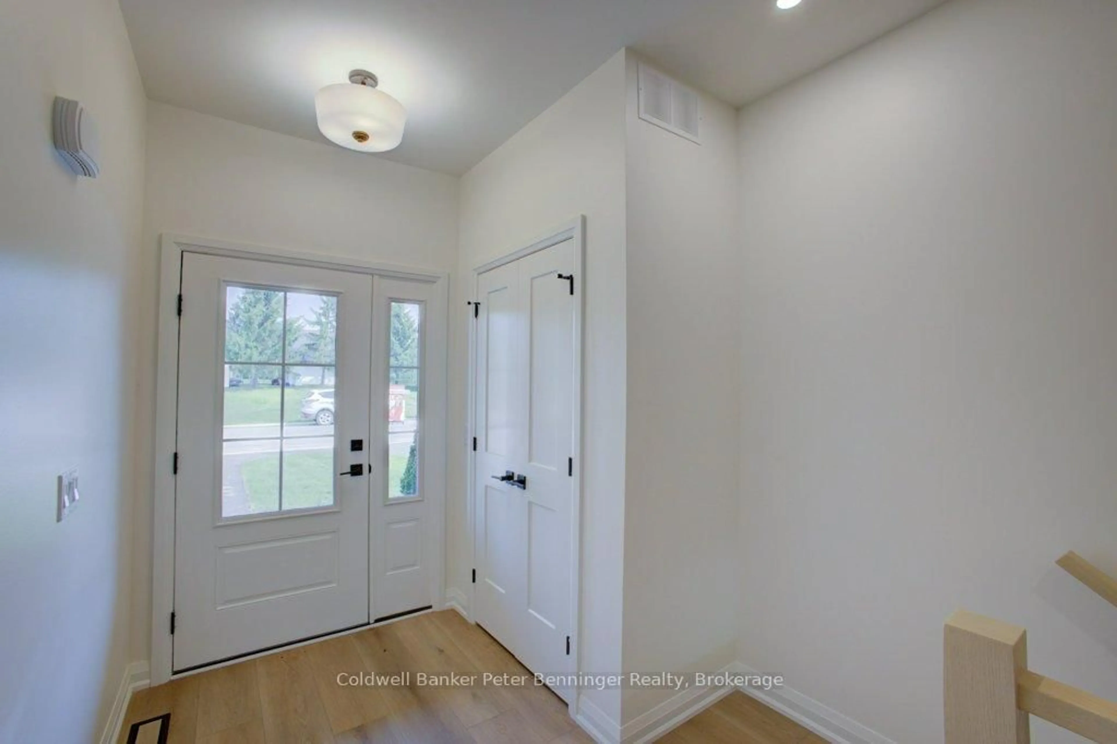 Indoor entryway for 311 Arnaud St #5, Arran-Elderslie Ontario N0G 2N0
