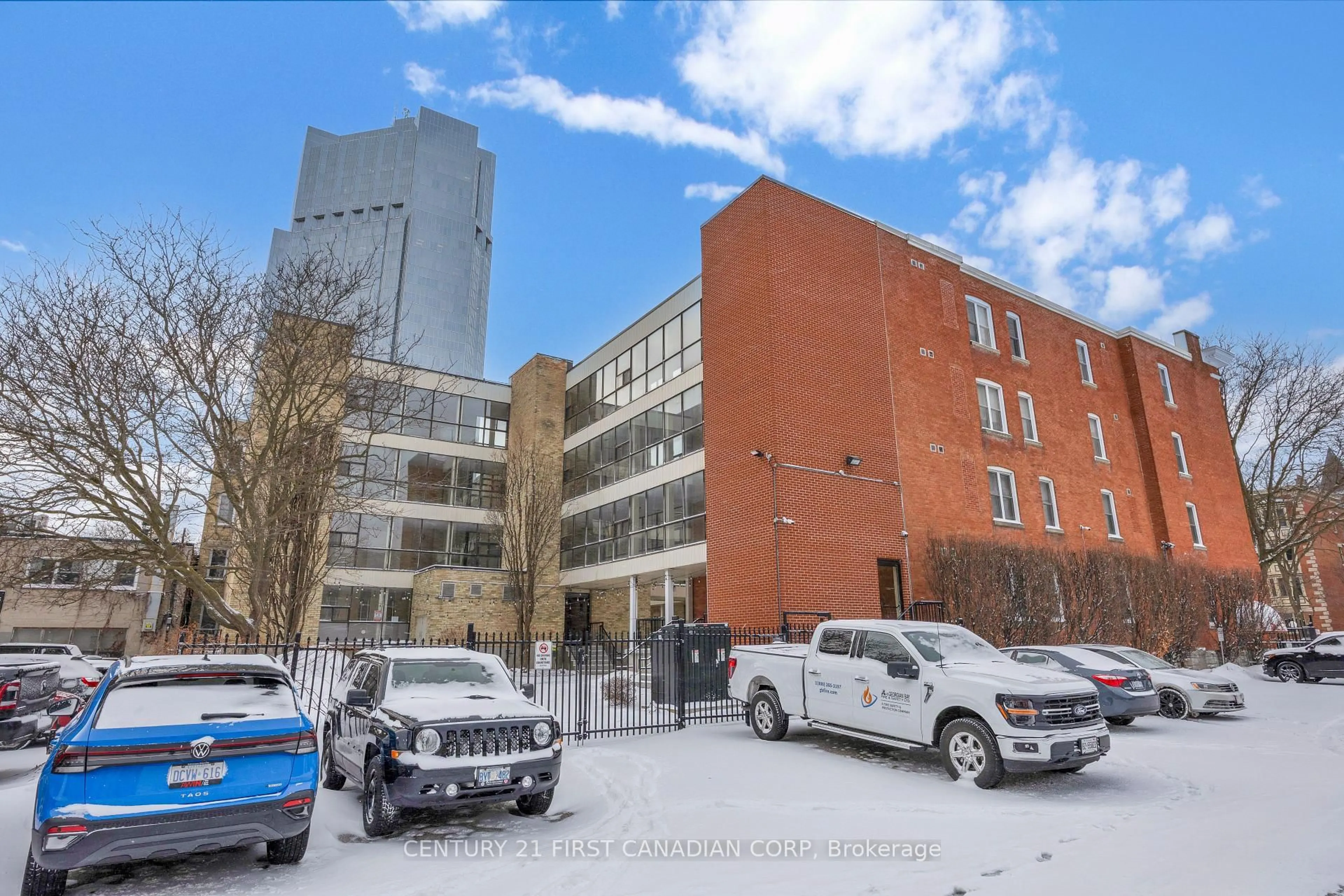 Parking for 275 QUEENS Ave #202, London East Ontario N6B 1X2