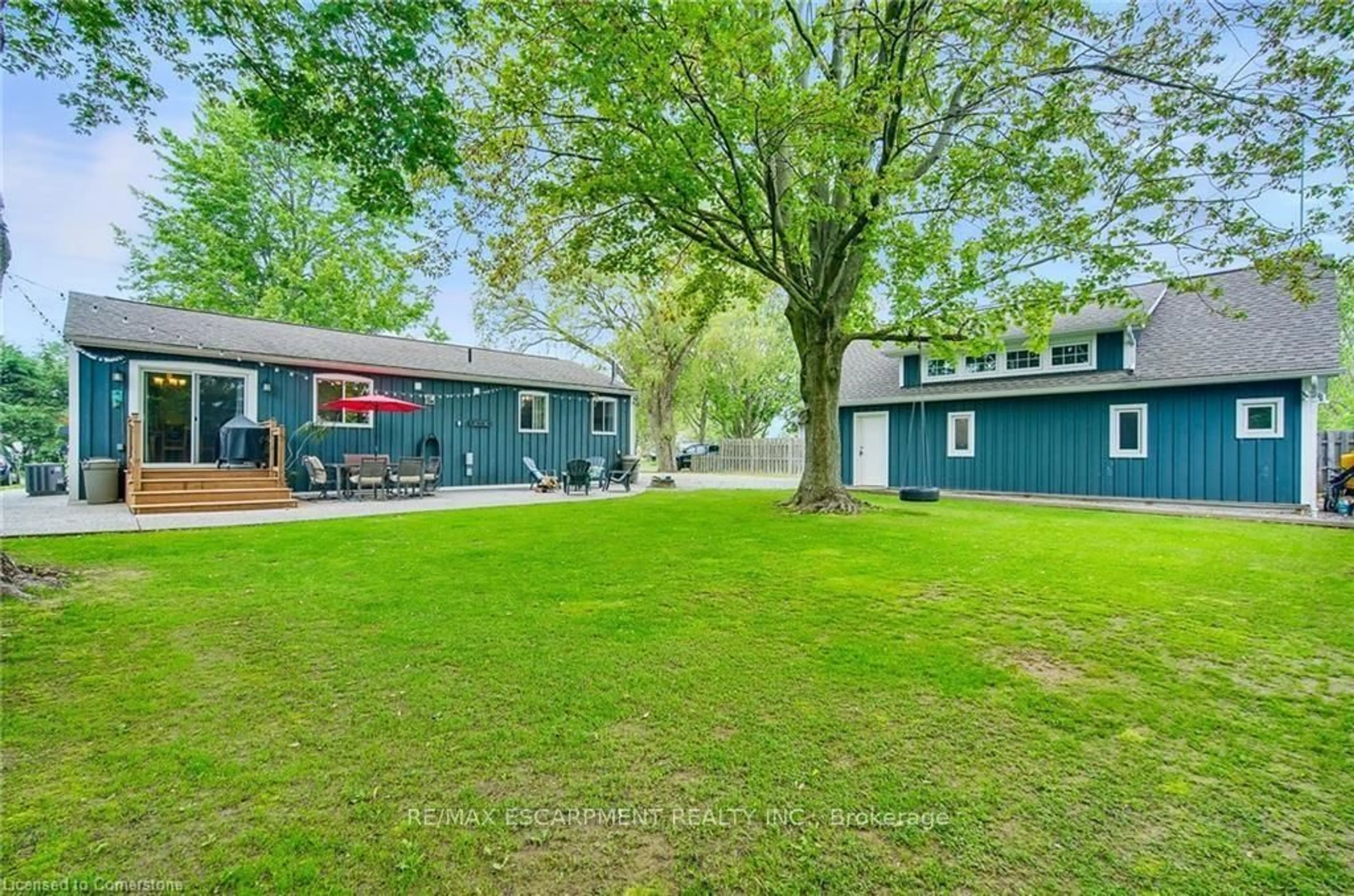 A pic from outside/outdoor area/front of a property/back of a property/a pic from drone, water/lake/river/ocean view for 8 Beach Rd, Haldimand Ontario N0A 1K0