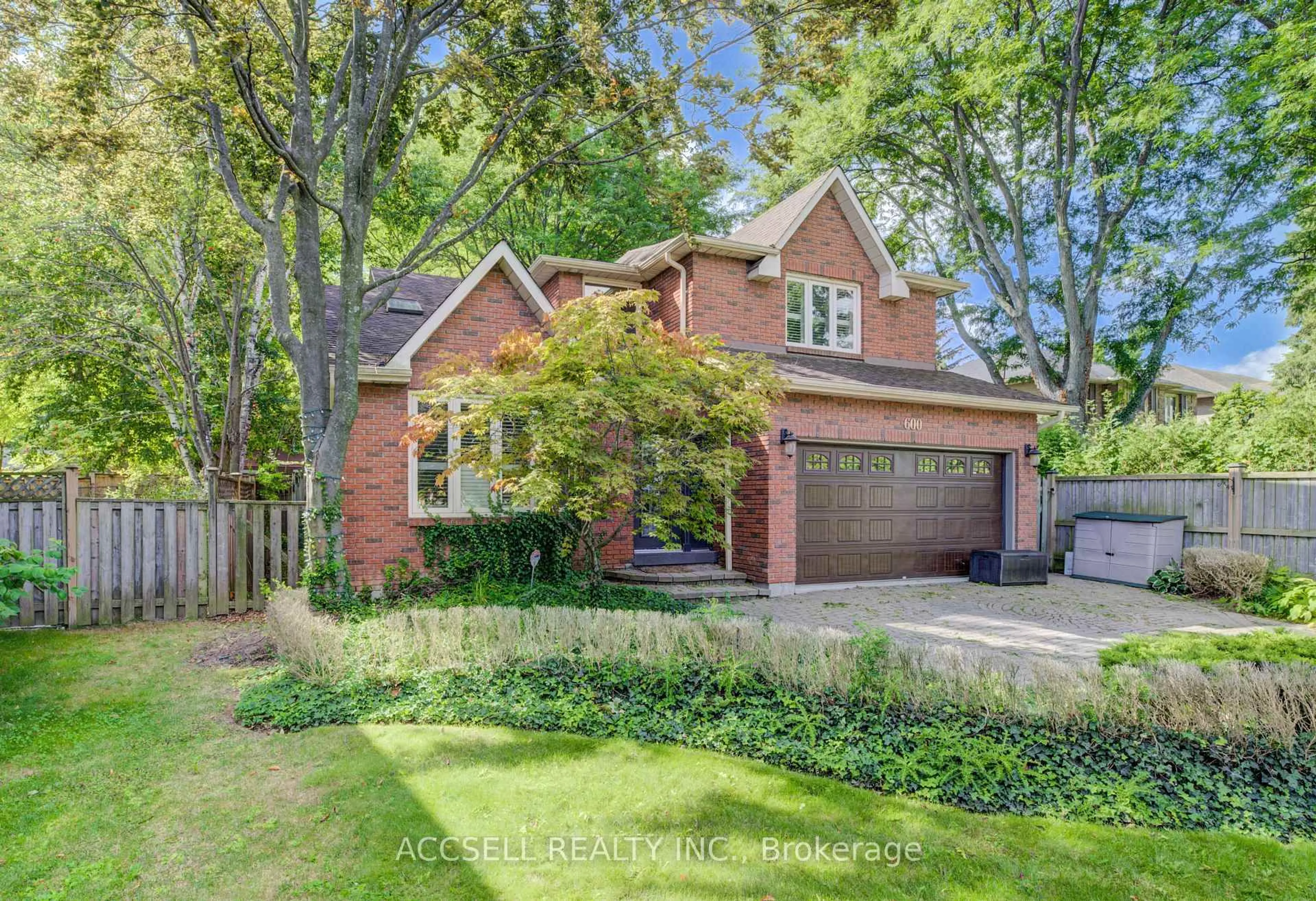 Home with brick exterior material, street for 600 Highvalley Rd, Hamilton Ontario L9G 3X3