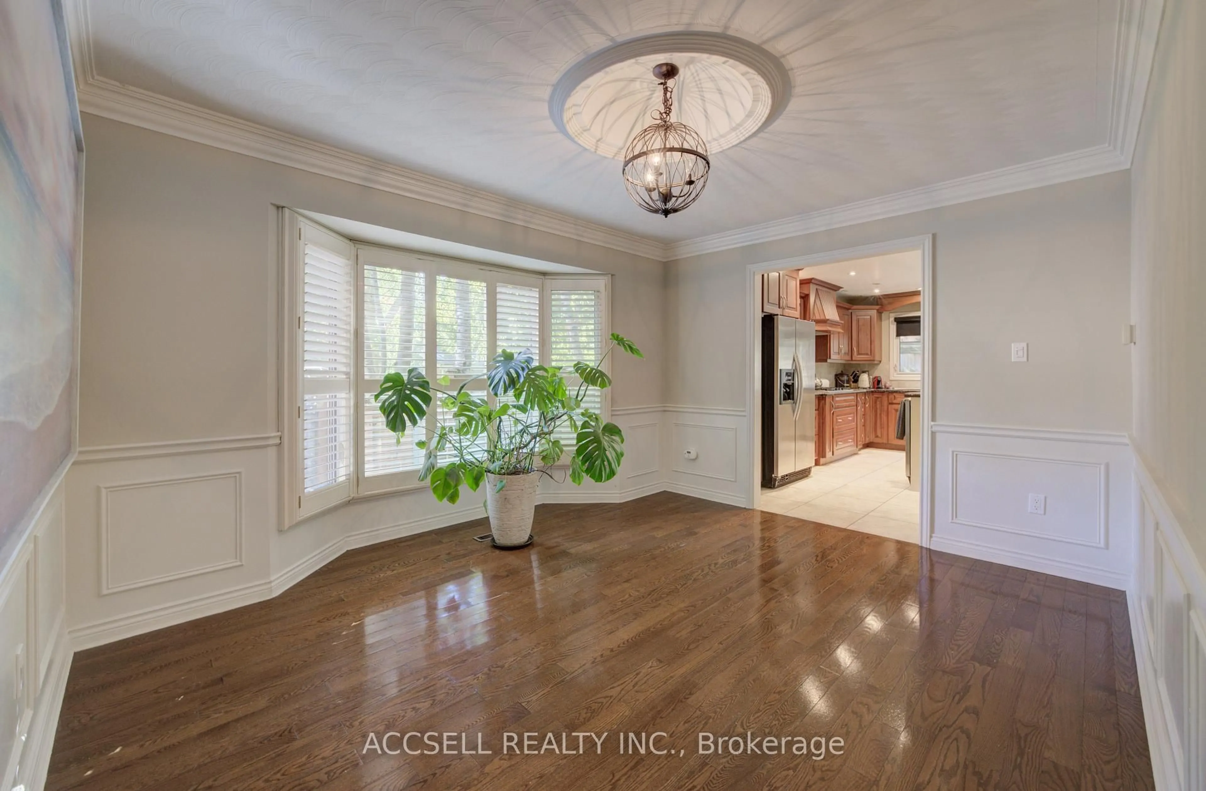 Indoor entryway for 600 Highvalley Rd, Hamilton Ontario L9G 3X3