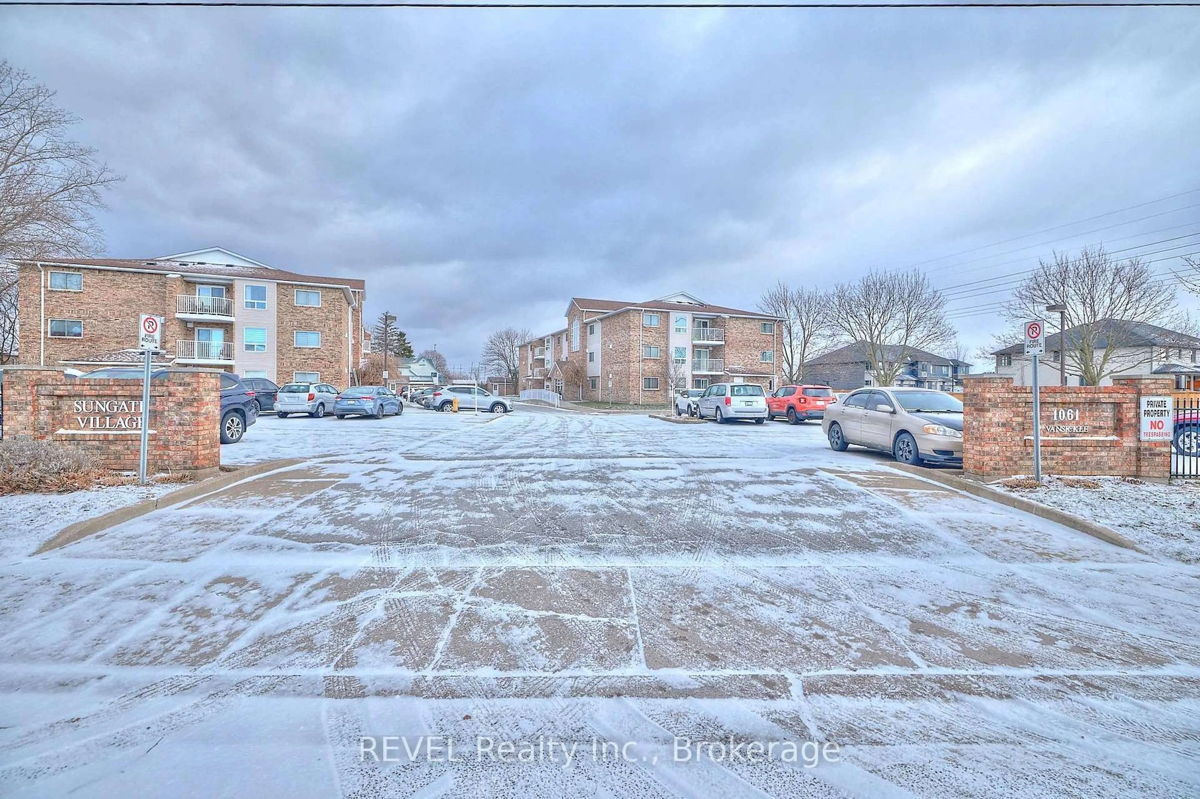 A pic from outside/outdoor area/front of a property/back of a property/a pic from drone, street for 1061 Vansickle Rd #12, St. Catharines Ontario L2S 2X4