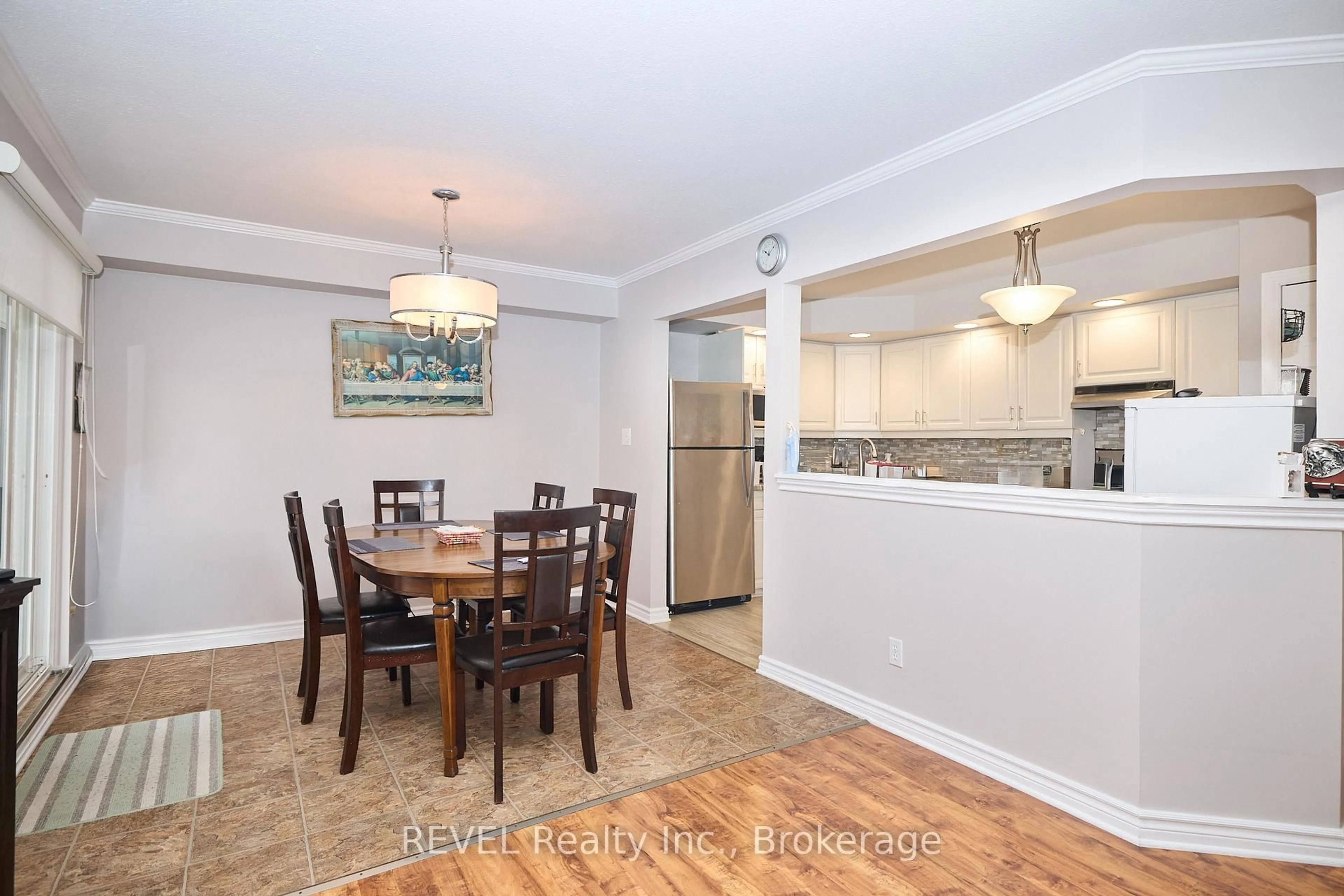 Dining room, wood/laminate floor for 1061 Vansickle Rd #12, St. Catharines Ontario L2S 2X4