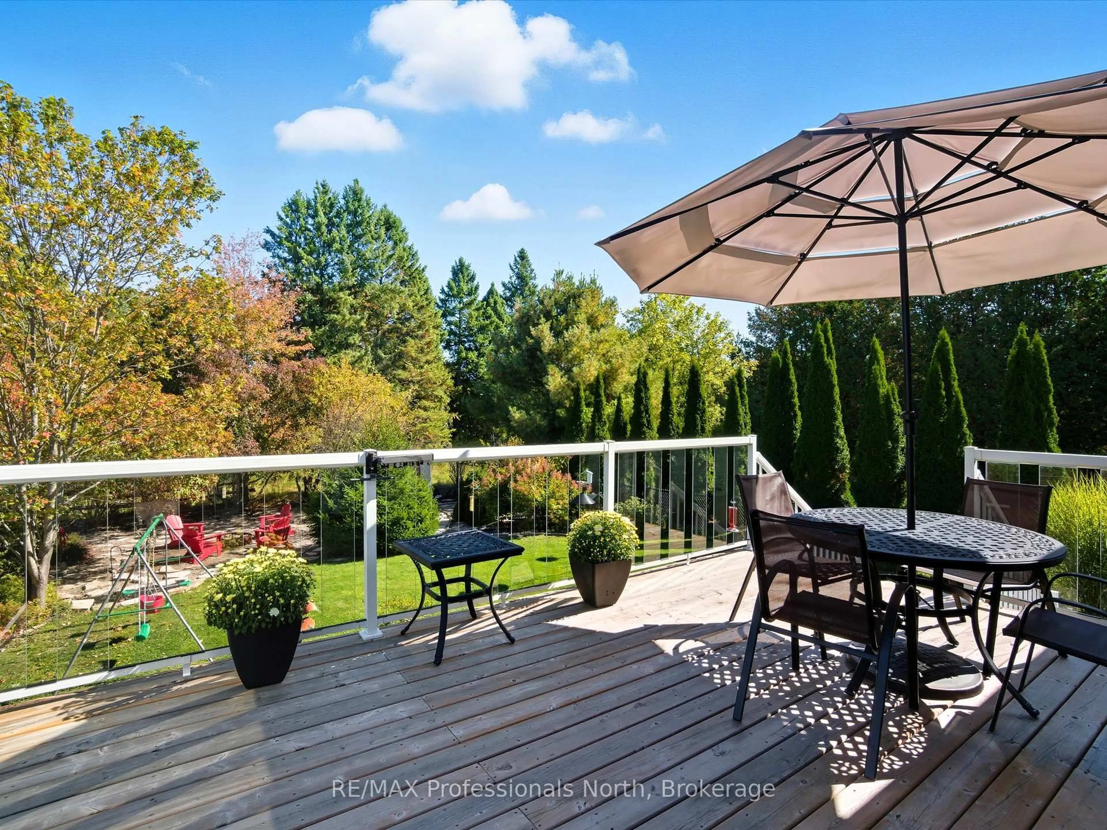 Patio, unknown for 17 KEALL Cres, Bracebridge Ontario P1L 1Y4