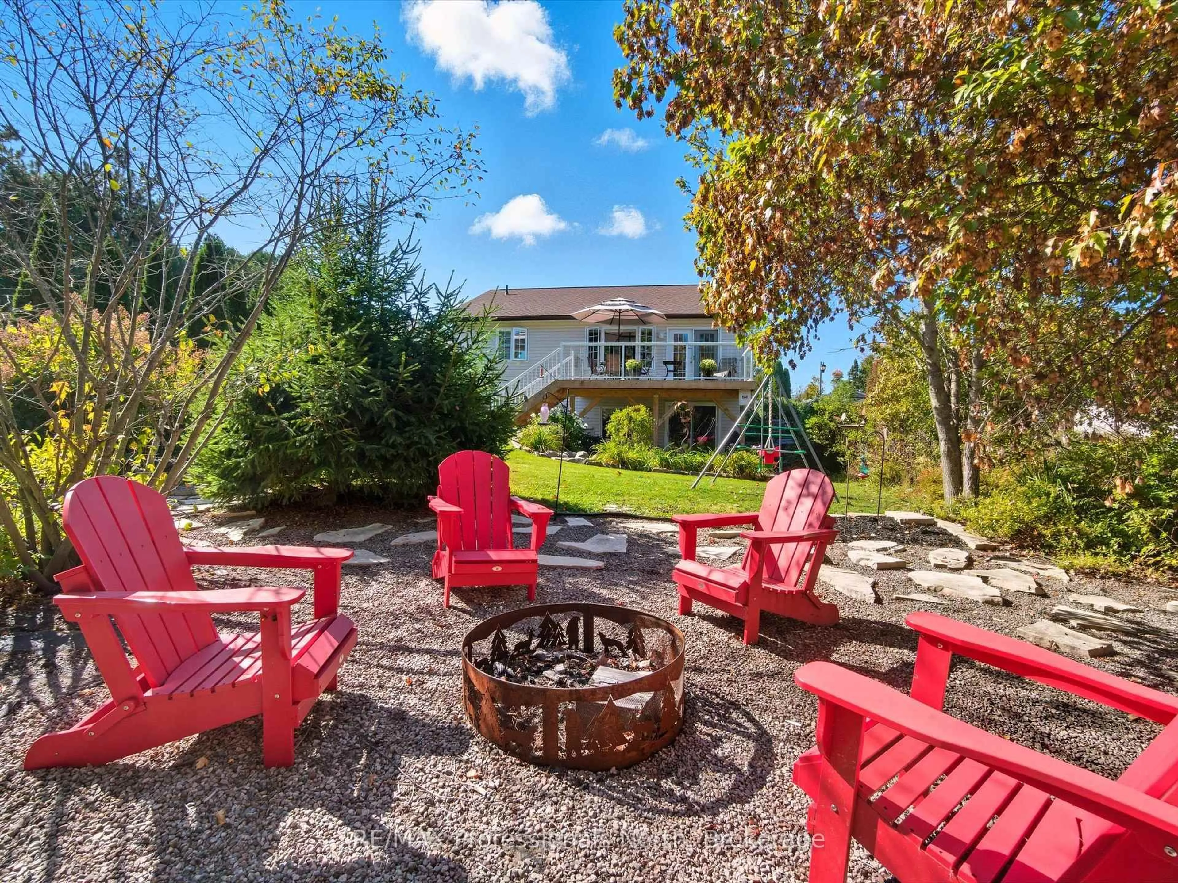 Patio, water/lake/river/ocean view for 17 KEALL Cres, Bracebridge Ontario P1L 1Y4