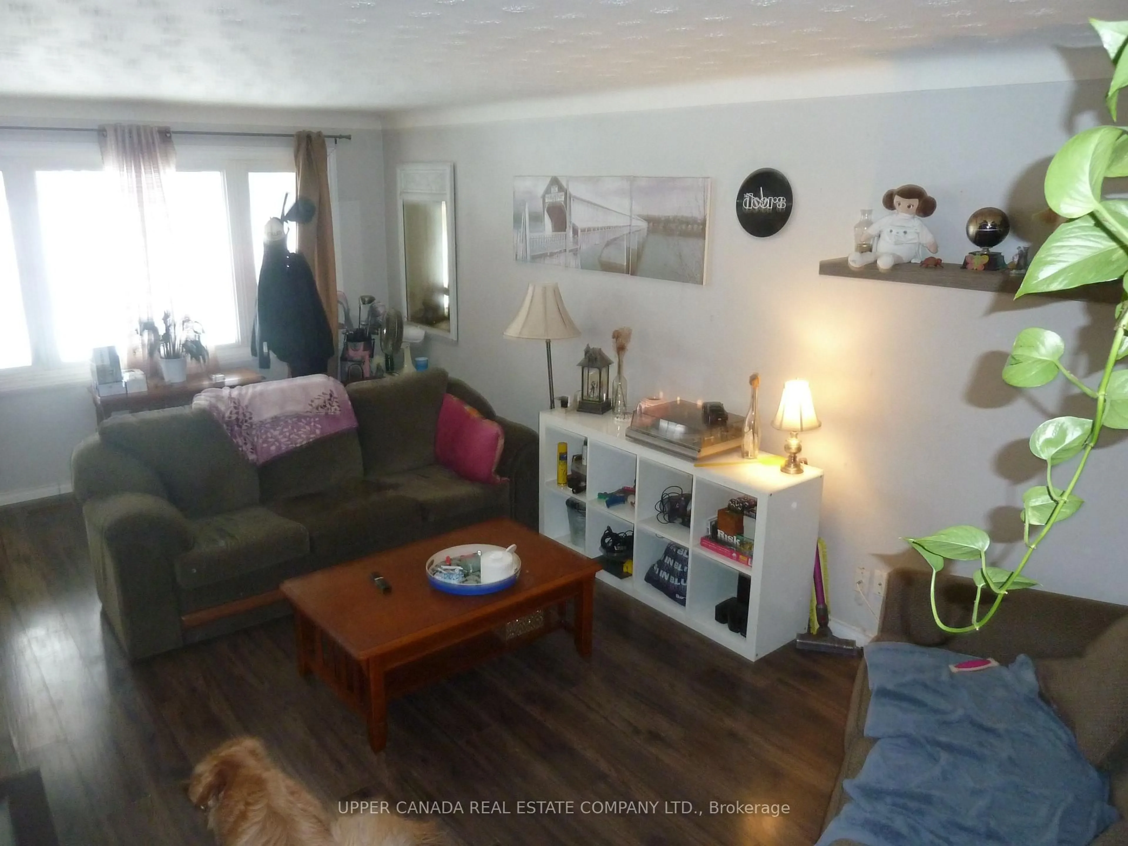 Living room with furniture, unknown for 4054 Brookdale Dr, Niagara Falls Ontario L2H 2B3