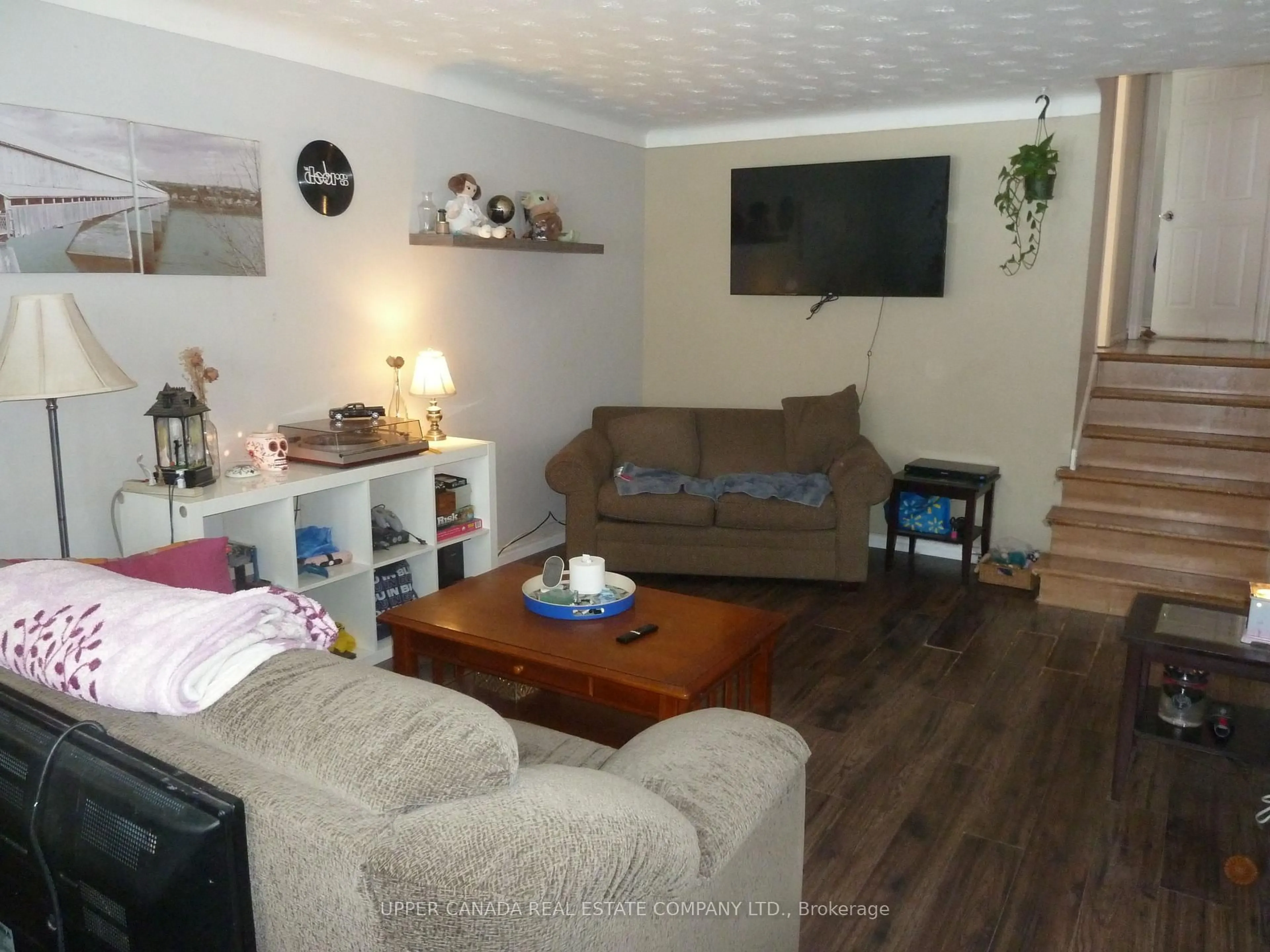 Living room with furniture, wood/laminate floor for 4054 Brookdale Dr, Niagara Falls Ontario L2H 2B3