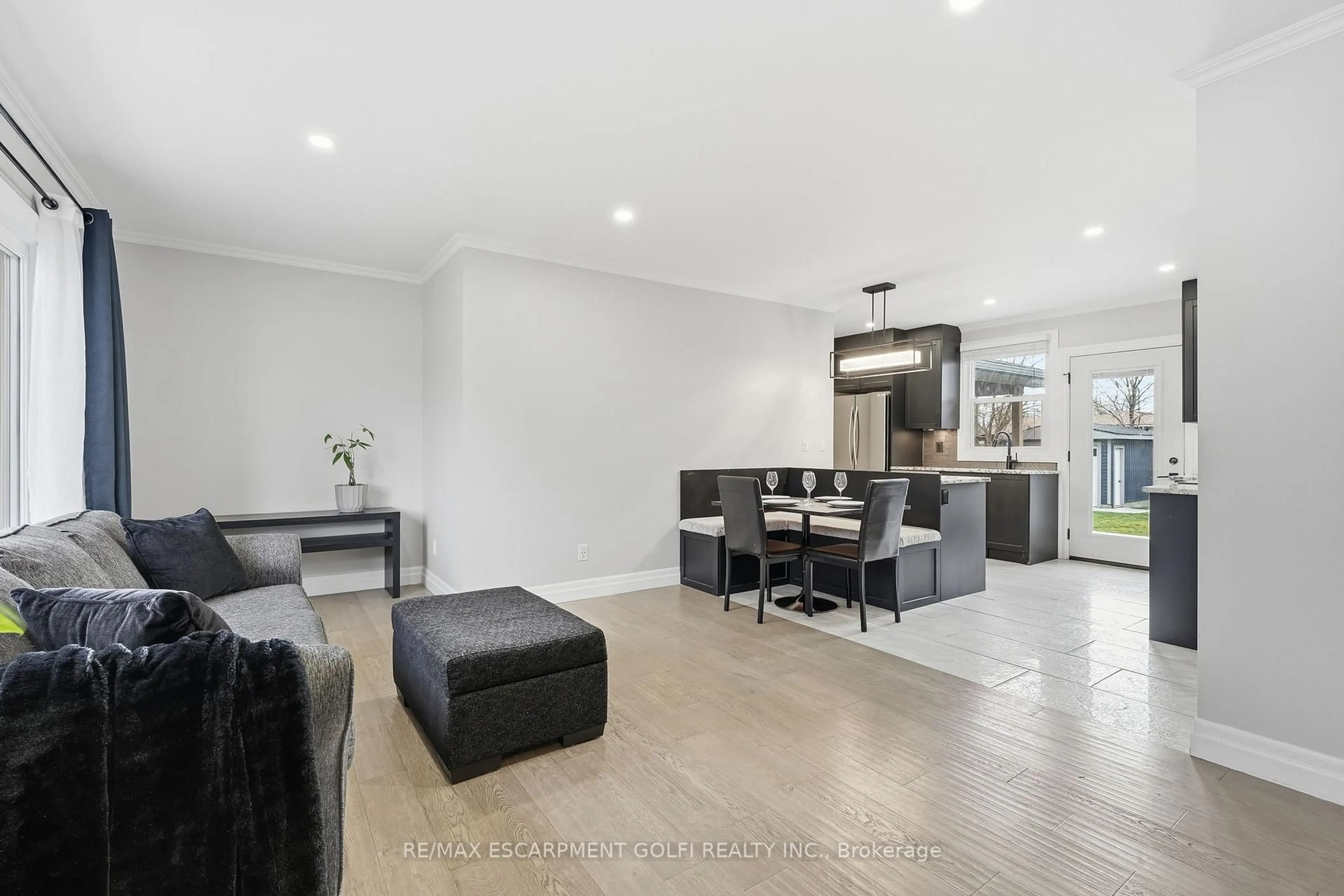 Open concept kitchen, unknown for 25 Arthur St, St. Catharines Ontario L2M 1G8