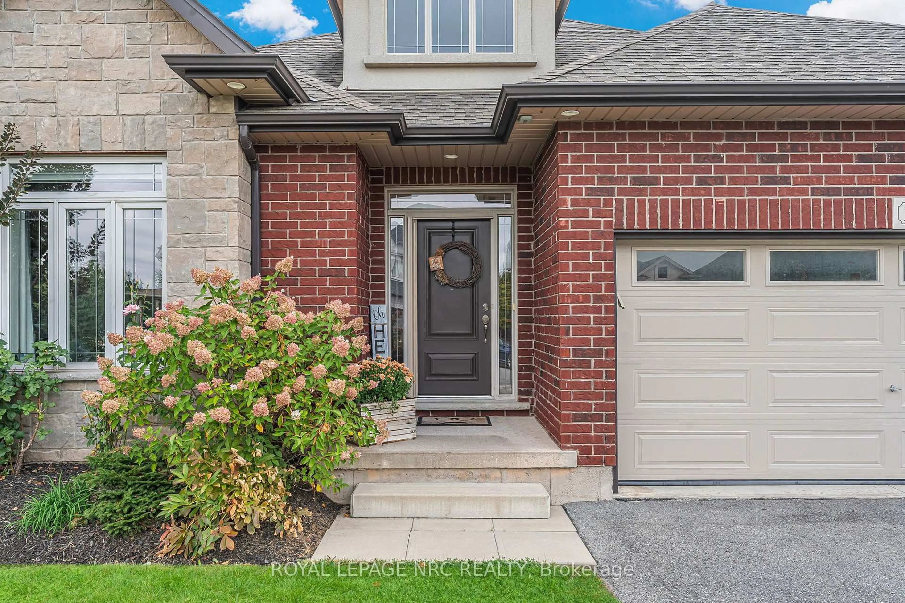 Home with brick exterior material, street for 23 Abbott Pl, Pelham Ontario L0S 1E5