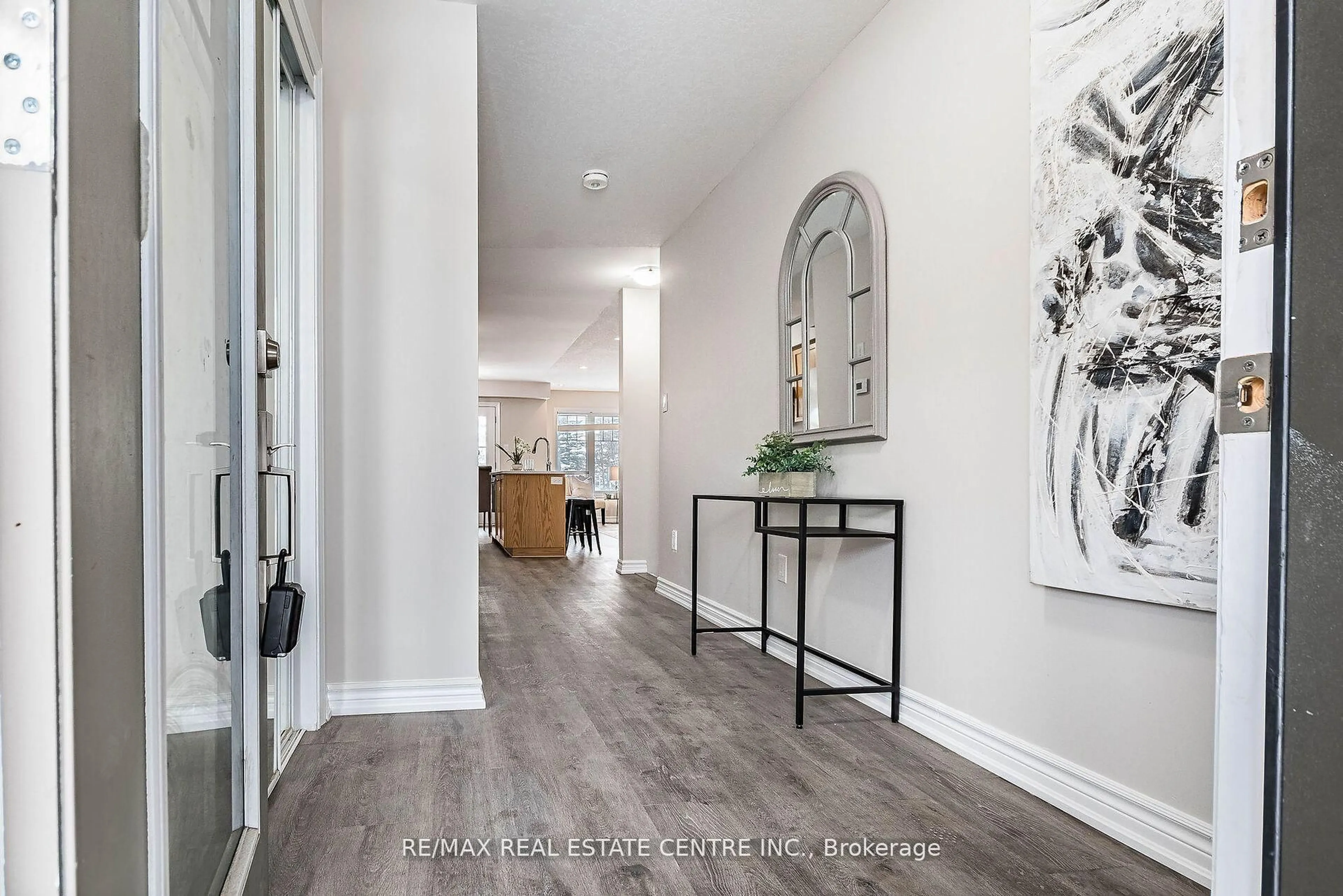 Indoor entryway for 10 Utter Pl, Hamilton Ontario L8J 0H7