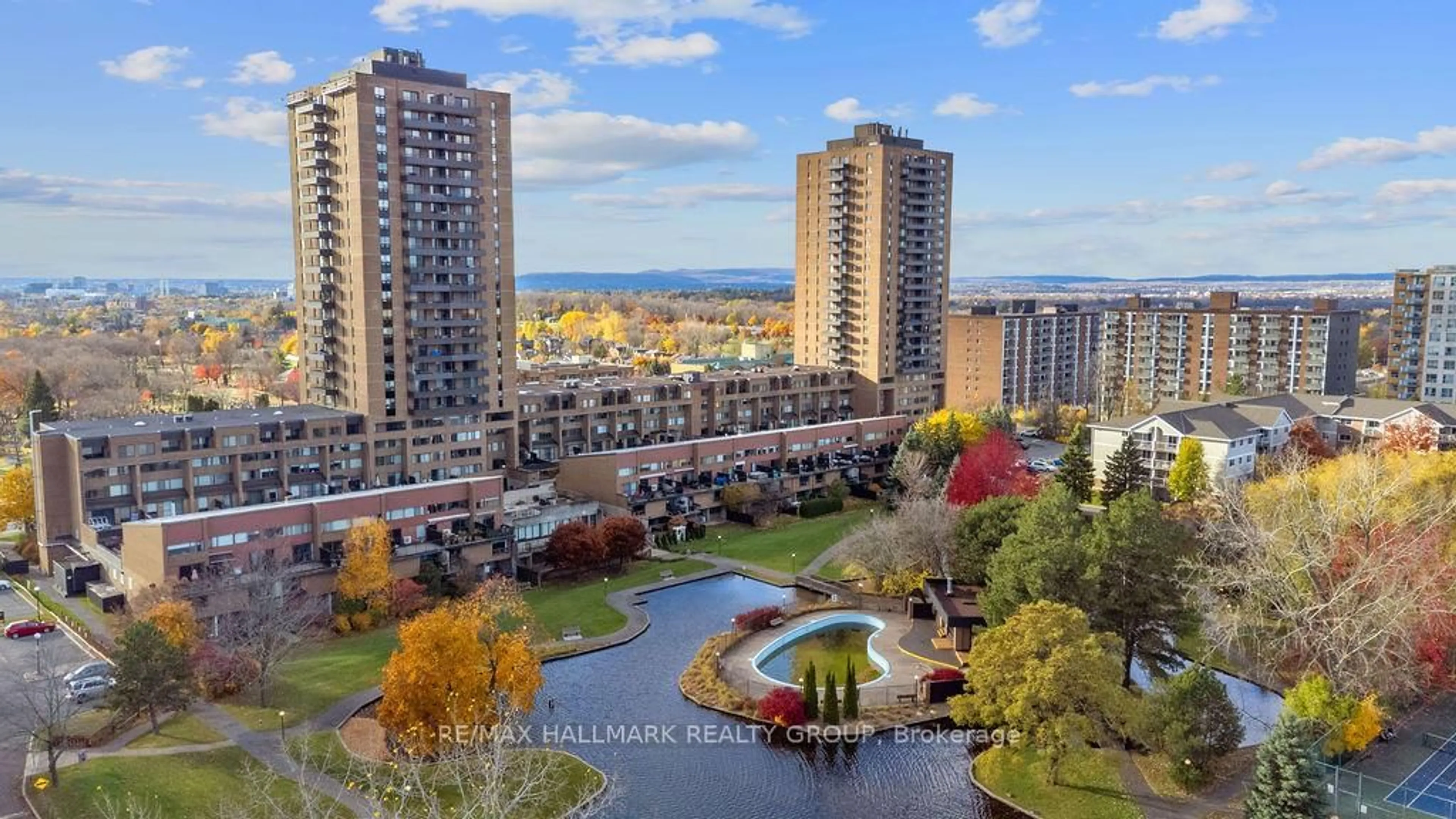 A pic from outside/outdoor area/front of a property/back of a property/a pic from drone, city buildings view from balcony for 505 St Laurent Blvd #350, Ottawa Ontario K1K 3X4