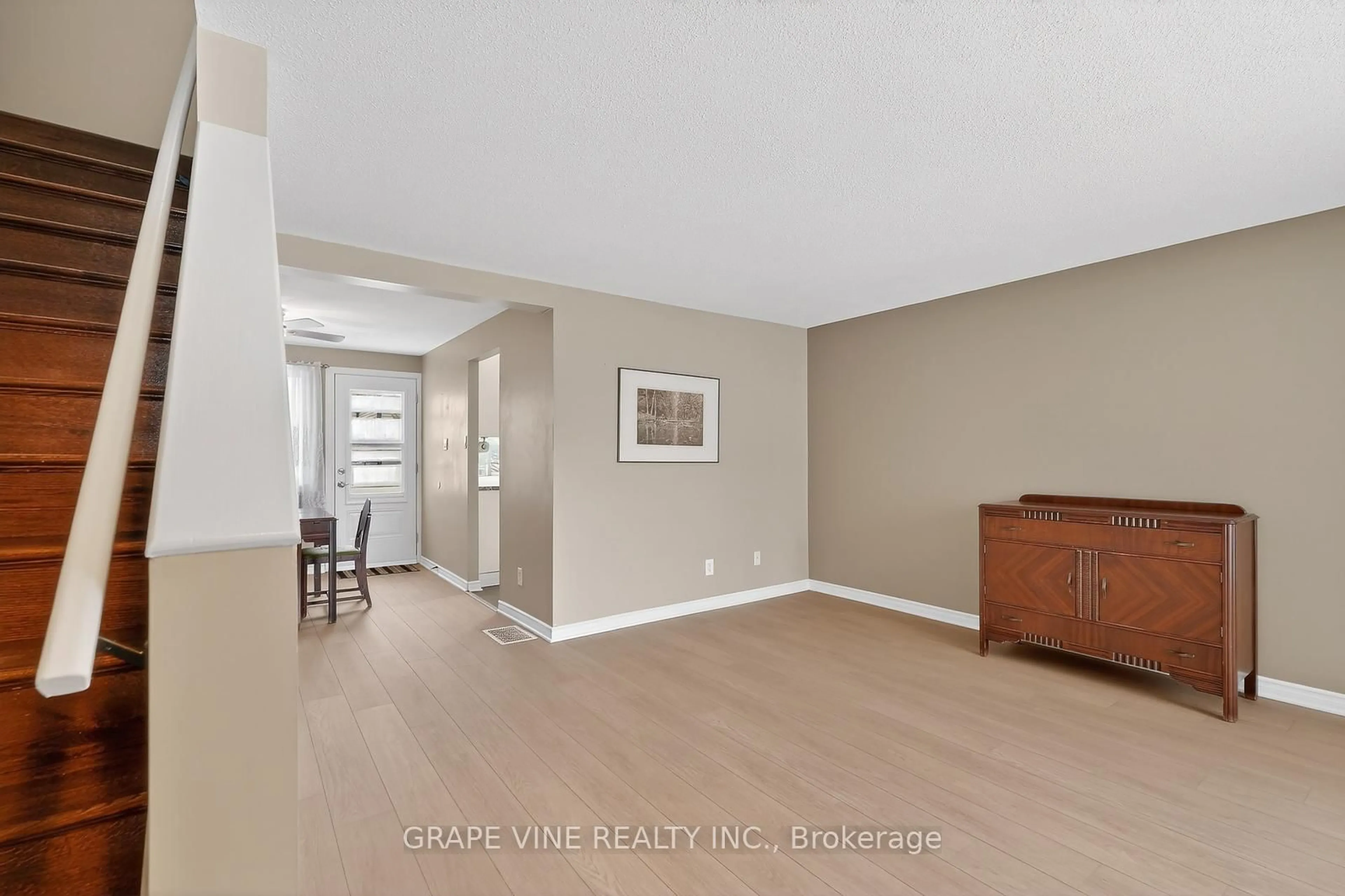 Unknown for 6885 Bilberry Dr, Ottawa Ontario K1C 2E8