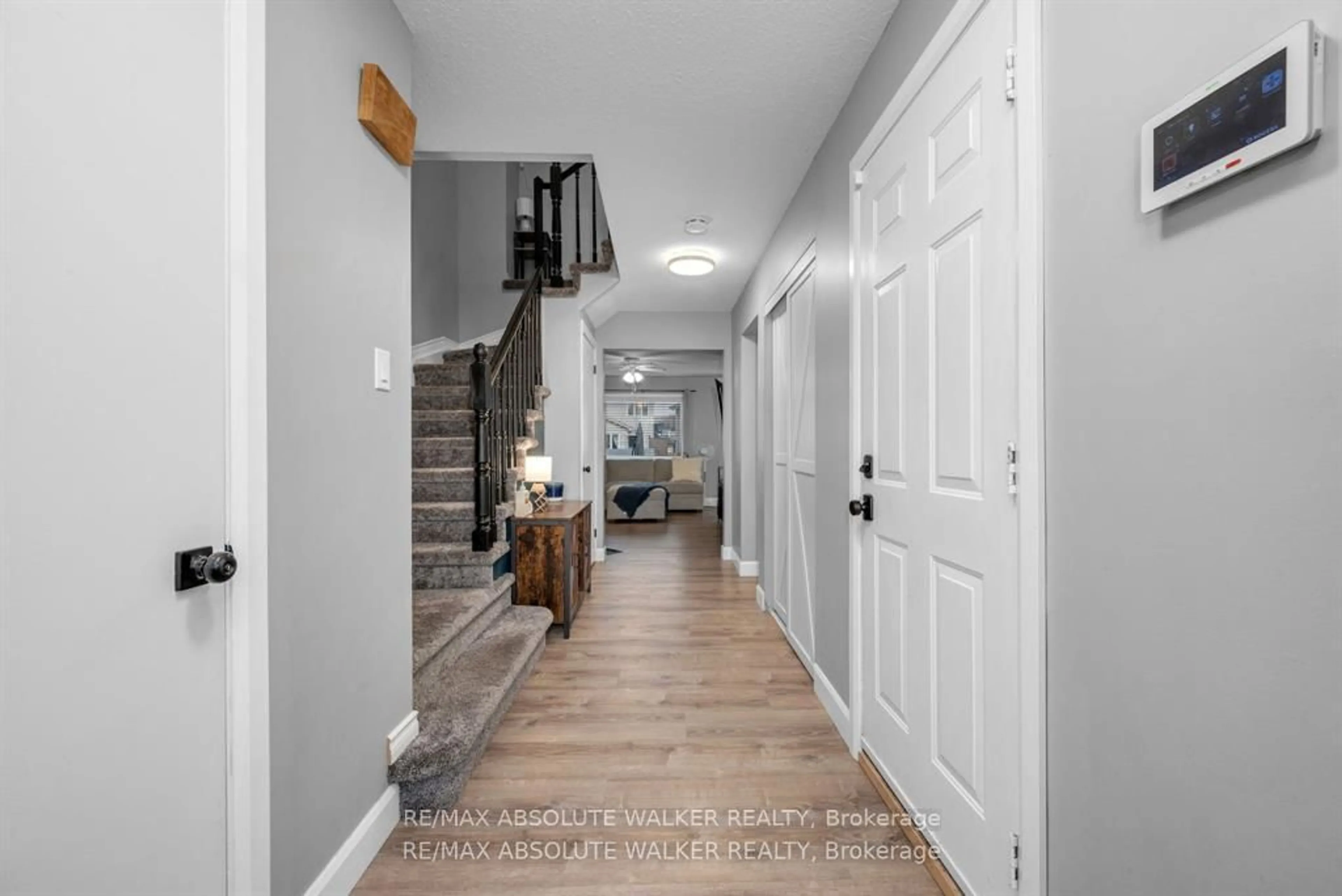 Indoor entryway for 108 Cedarock Dr, Ottawa Ontario K2M 2H5