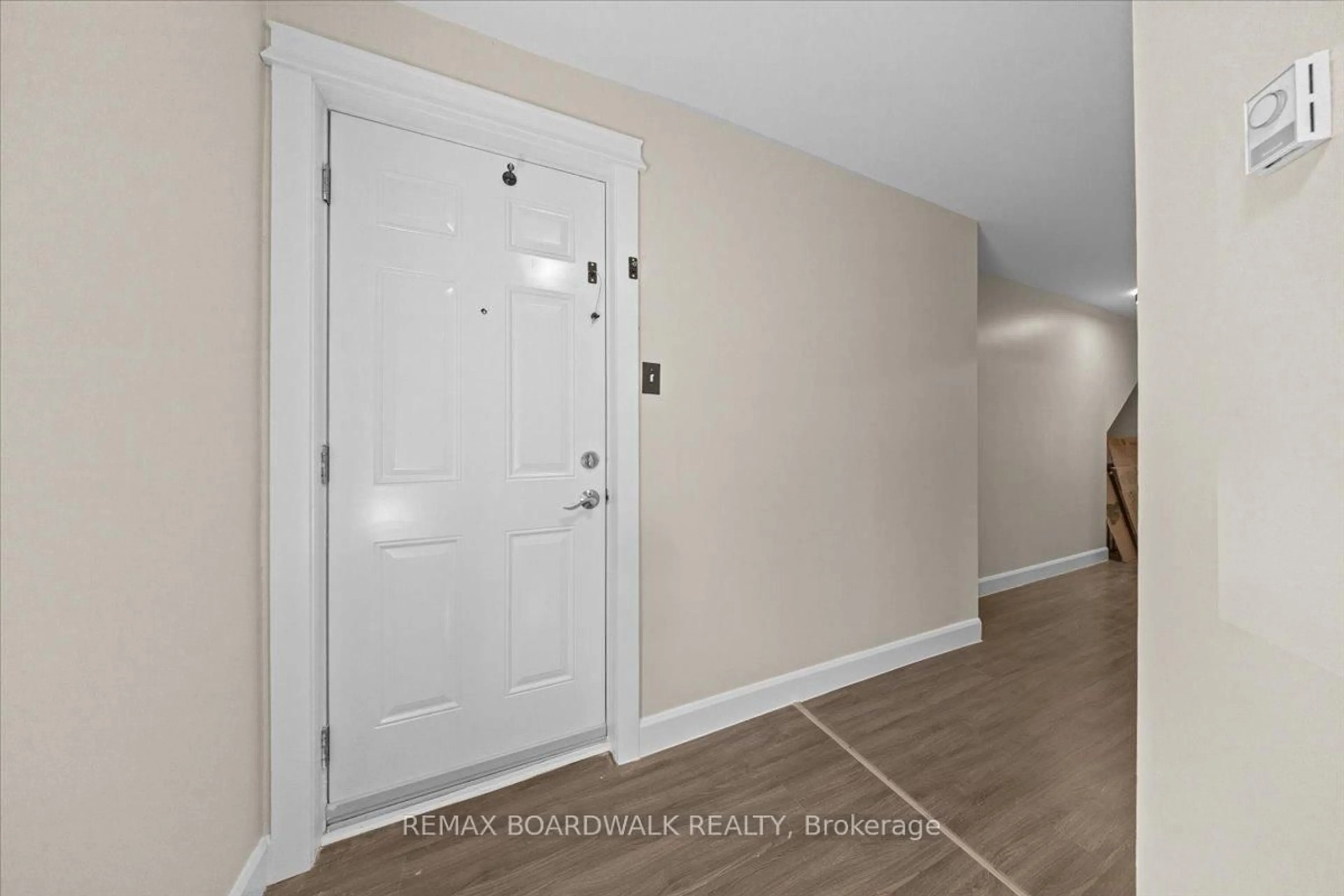 Indoor entryway for 6643 Bilberry Dr #A, Ottawa Ontario K1C 4N5