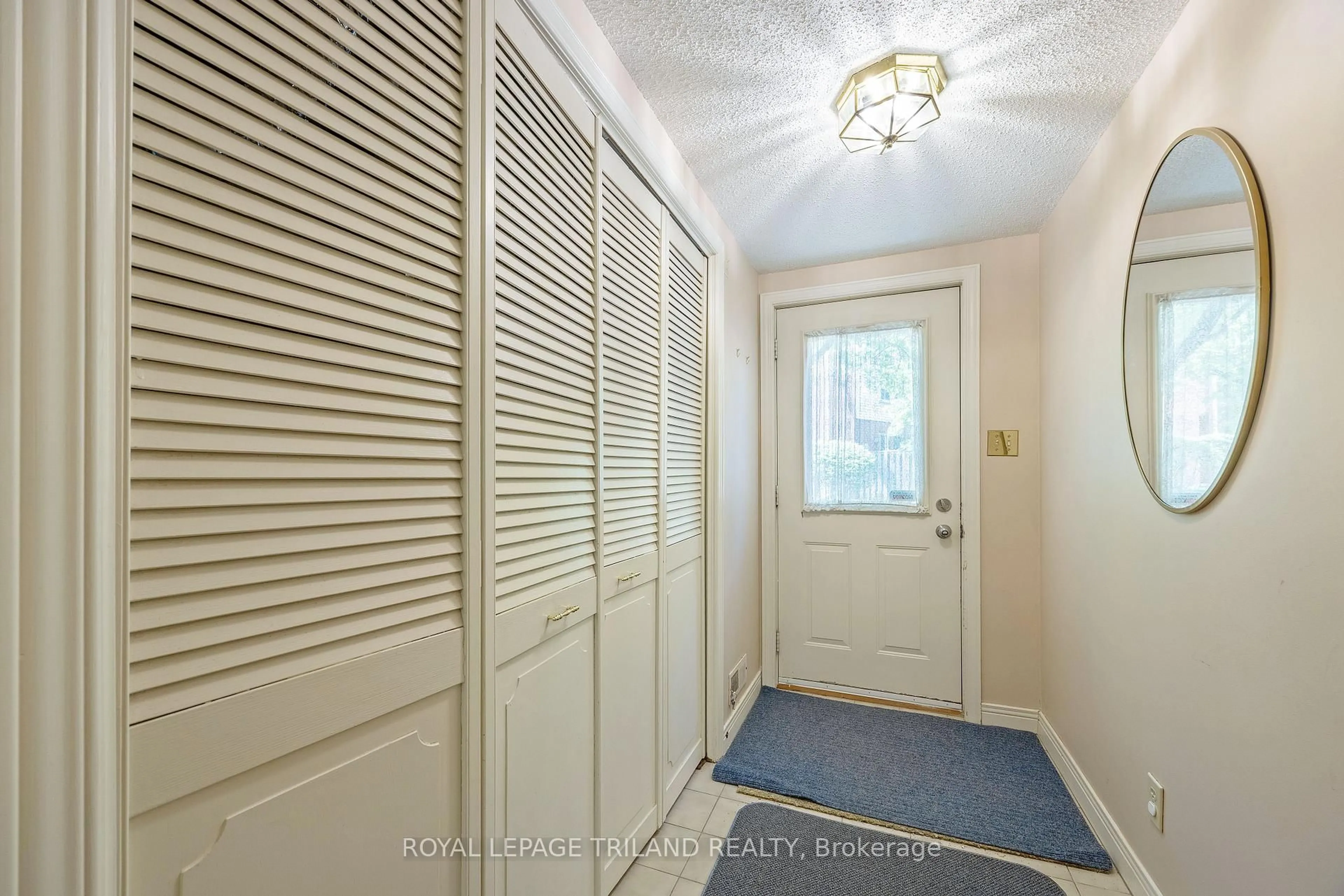 Indoor entryway for 683 Windermere Rd #23, London North Ontario N5X 3T9