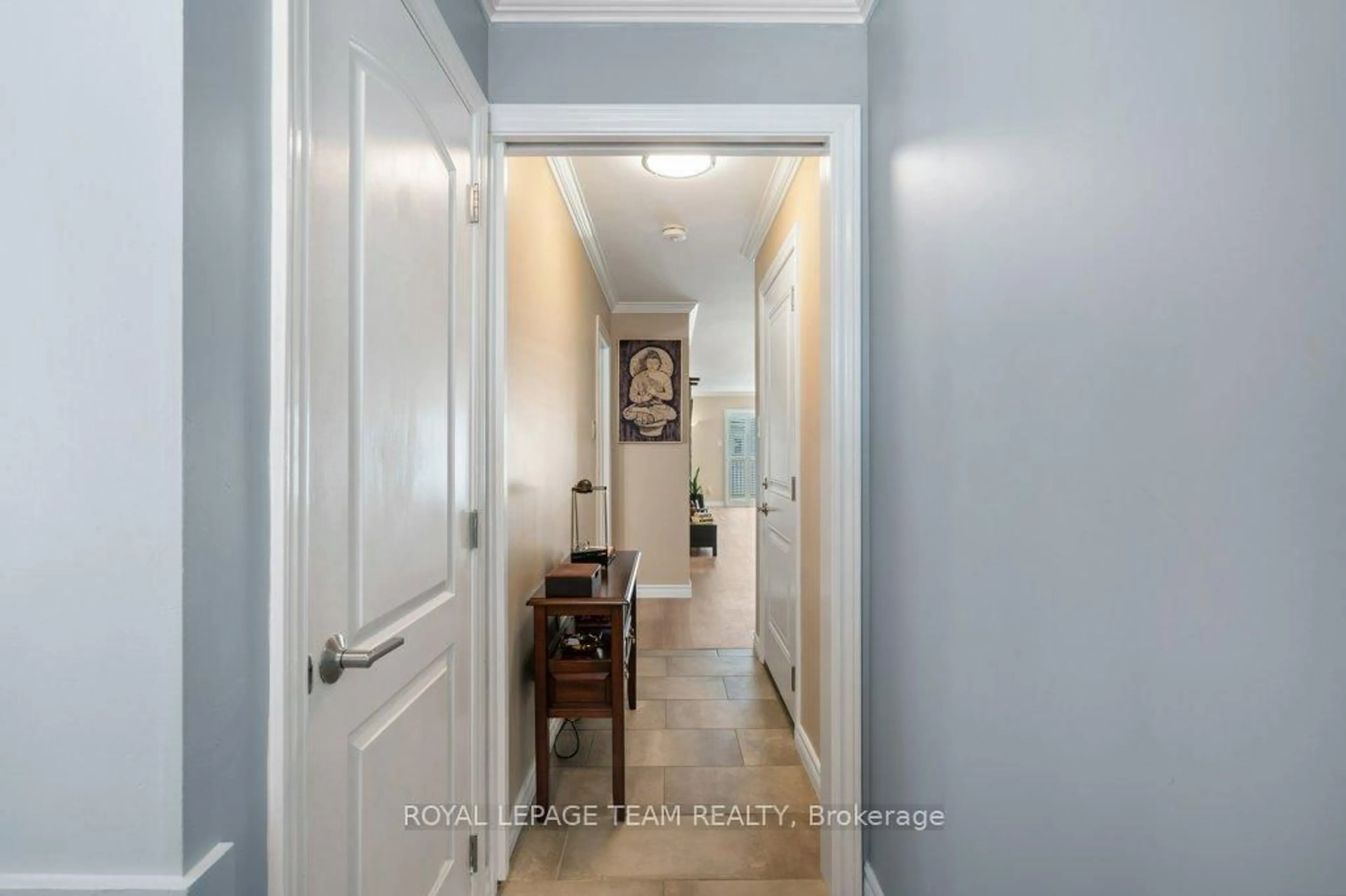 Indoor entryway for 621 St Lawrence St, Prescott Ontario K0E 1T0