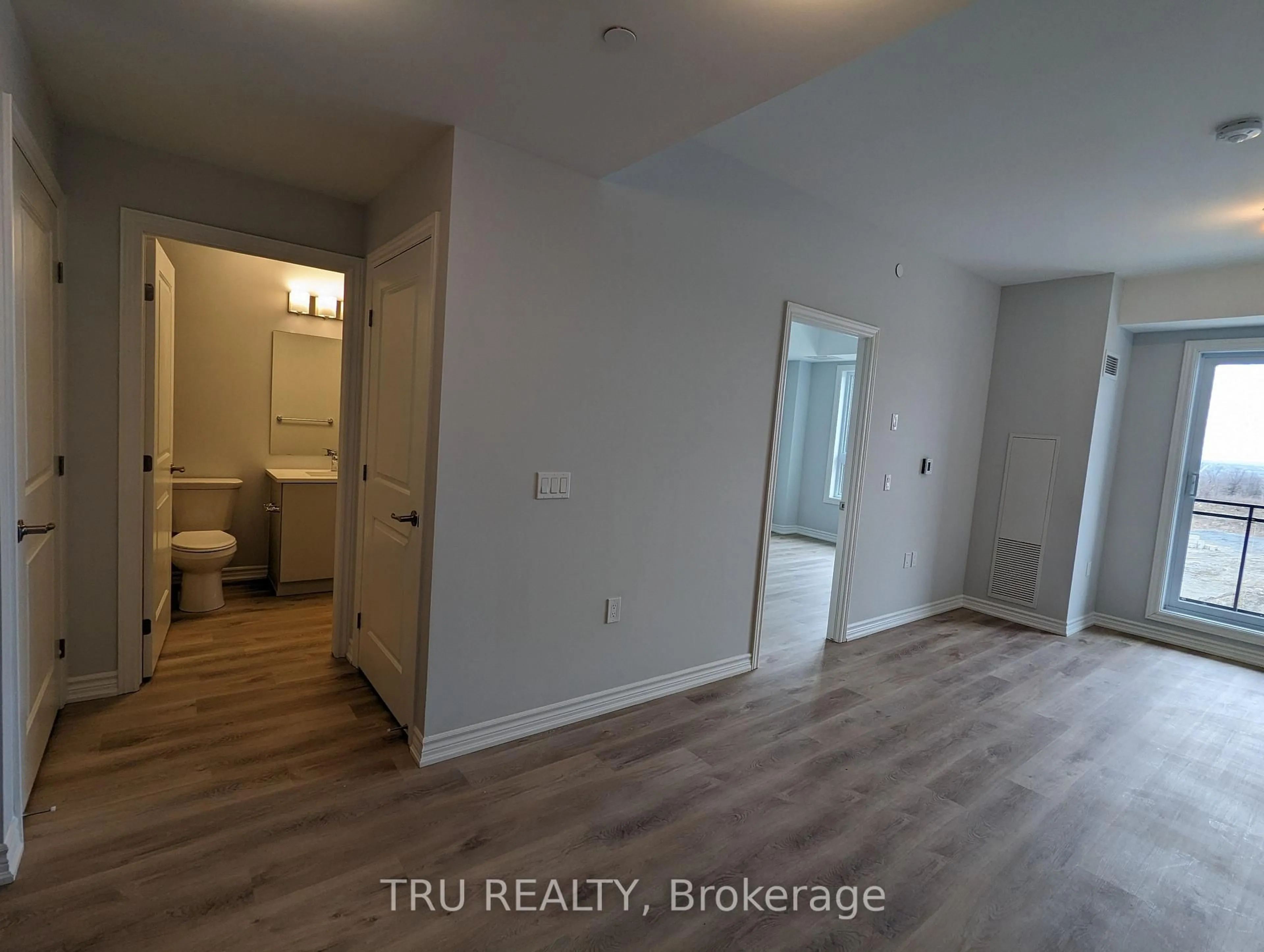 A pic of a room for 1350 HEMLOCK Rd #417, Ottawa Ontario K1K 5C2