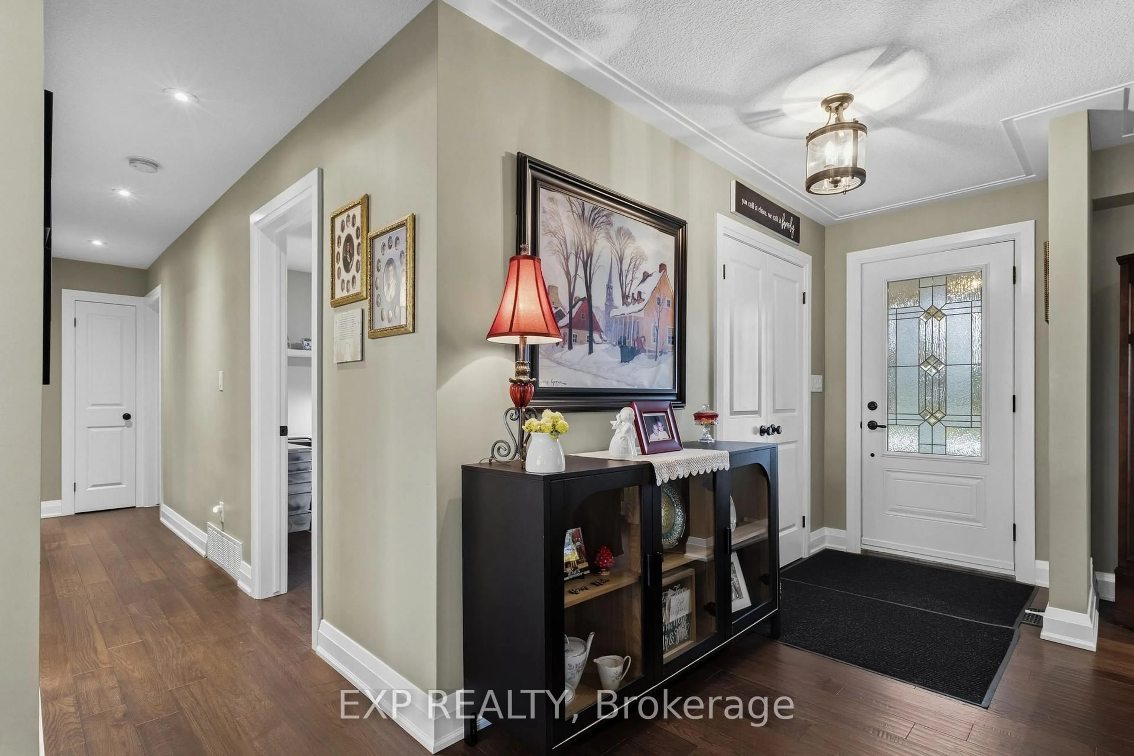 Indoor entryway for 2116 Binbrook Rd, Hamilton Ontario L0R 1C0