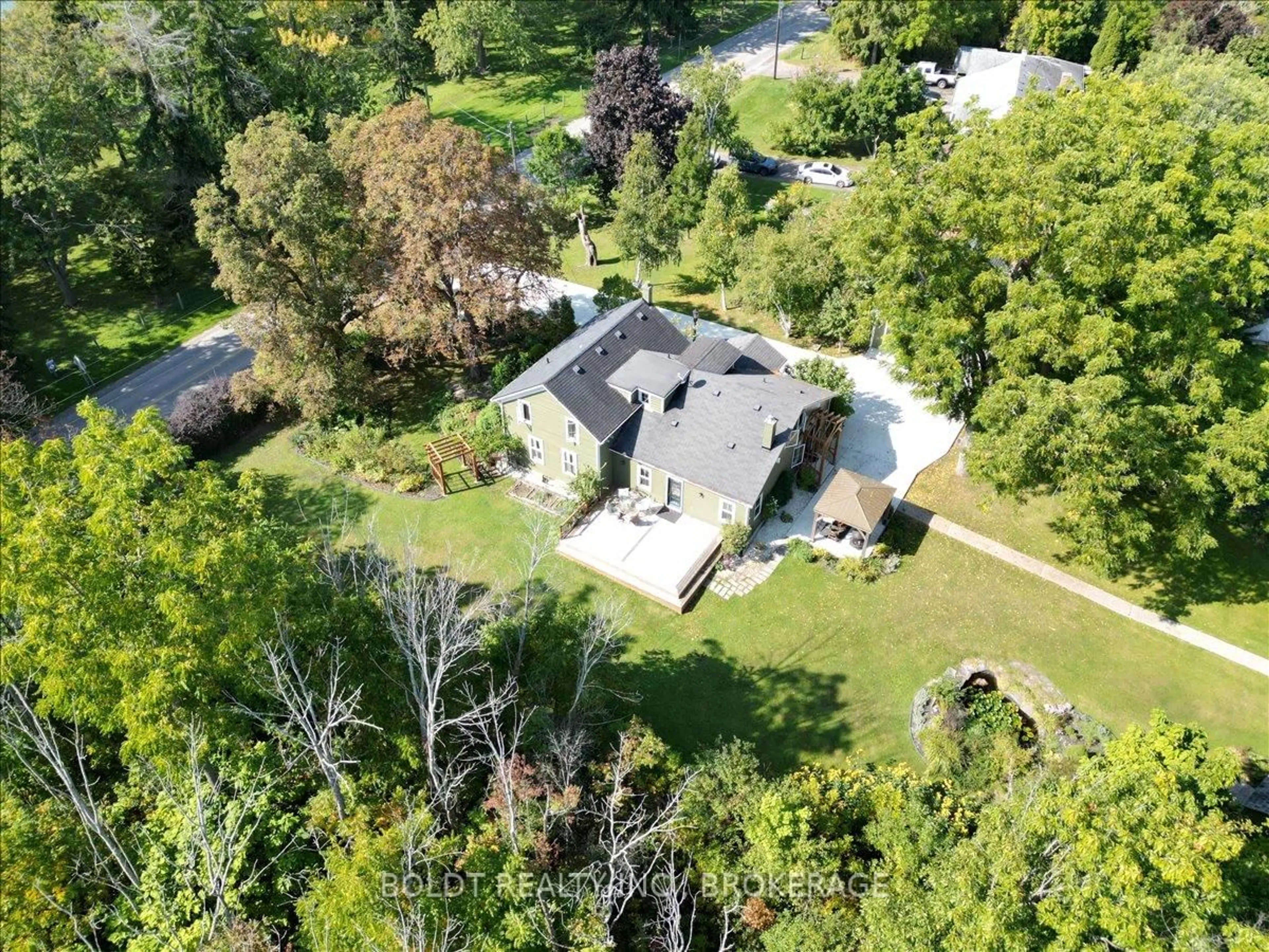 A pic from outside/outdoor area/front of a property/back of a property/a pic from drone, unknown for 2440 Decew Rd, Thorold Ontario L0S 1E6