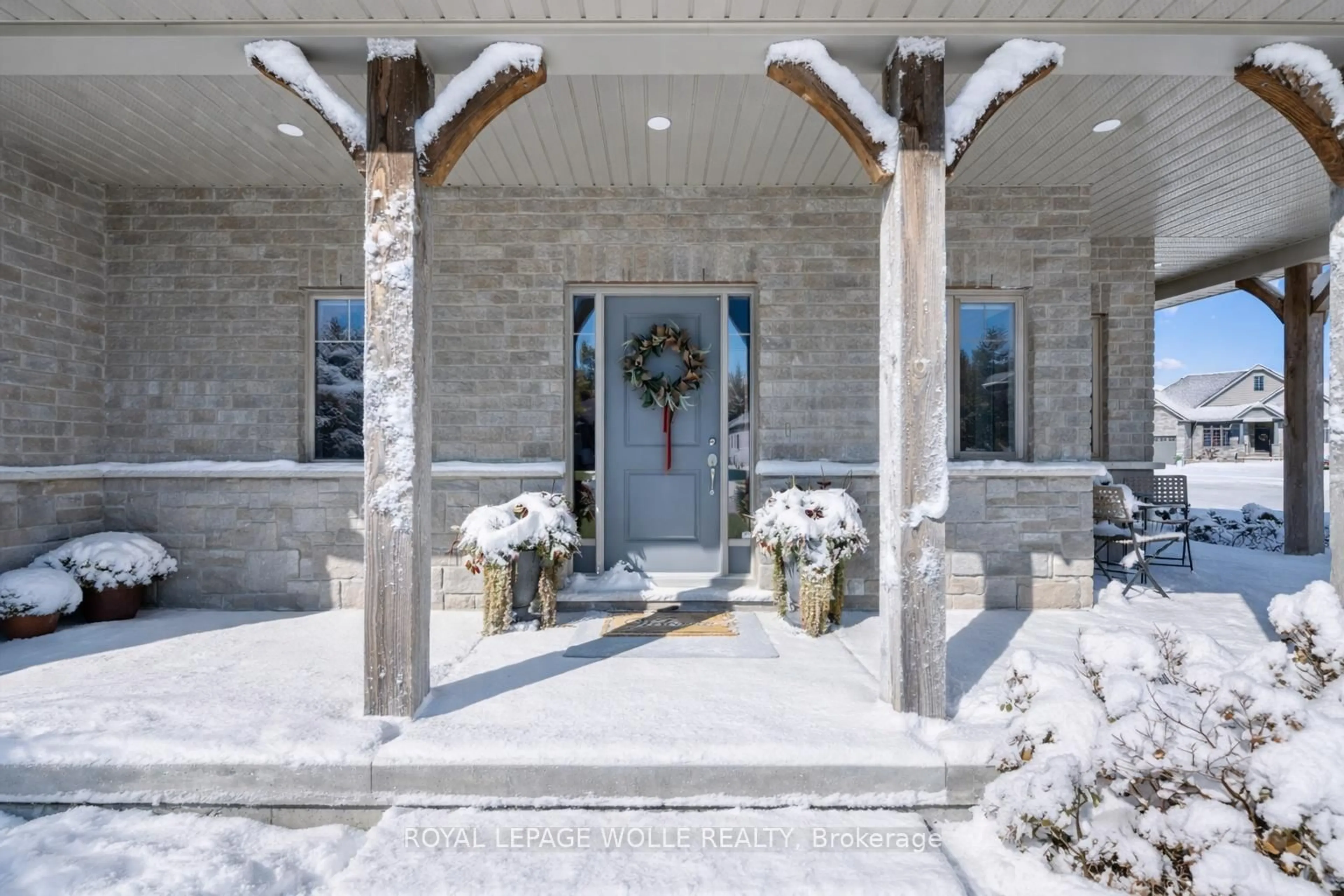 Indoor entryway for 8 Griffith Crt, North Perth Ontario N4W 0G1