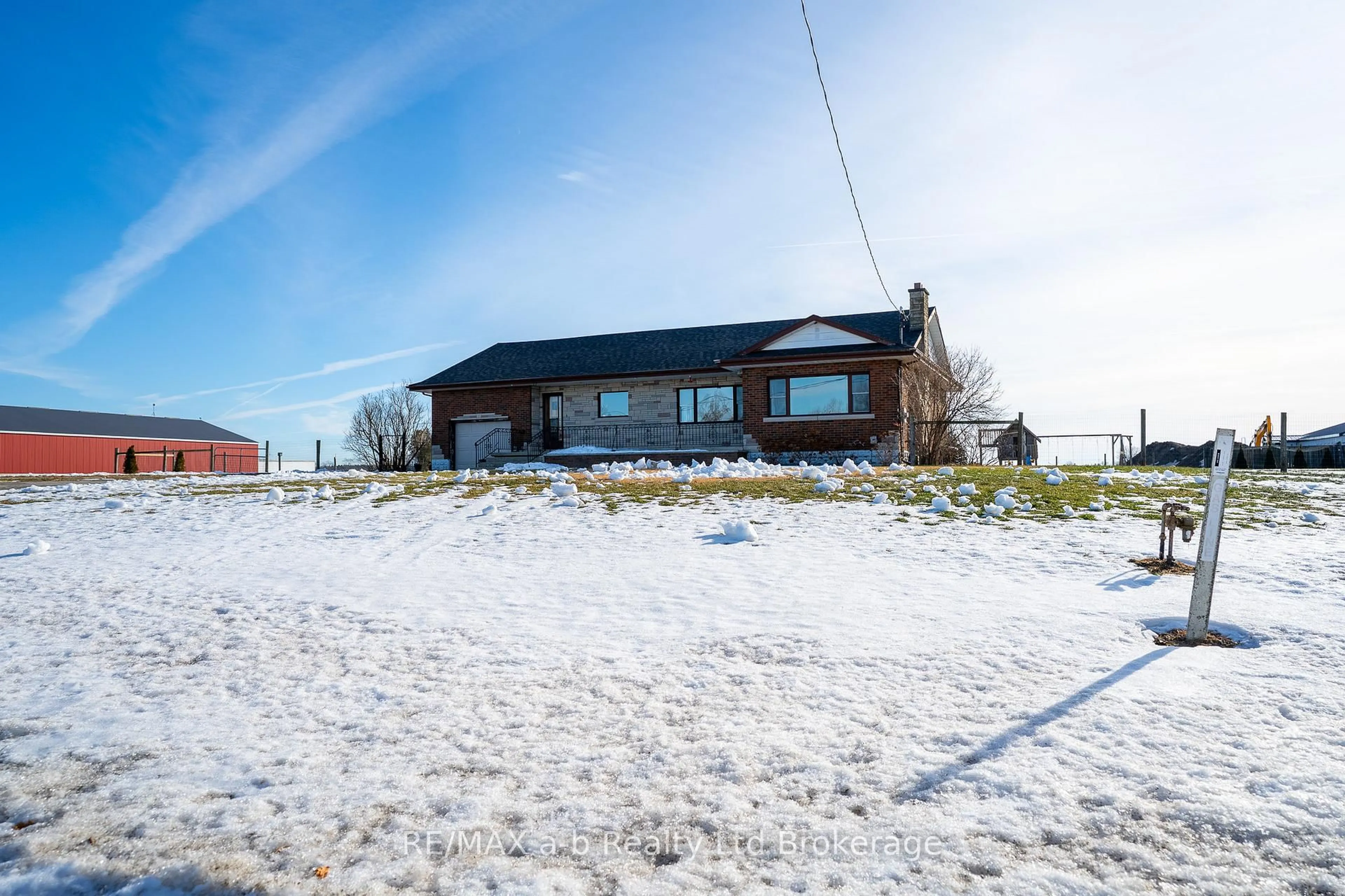 A pic from outside/outdoor area/front of a property/back of a property/a pic from drone, building for 662 Windham 6 Rd, Norfolk Ontario N0E 1V0