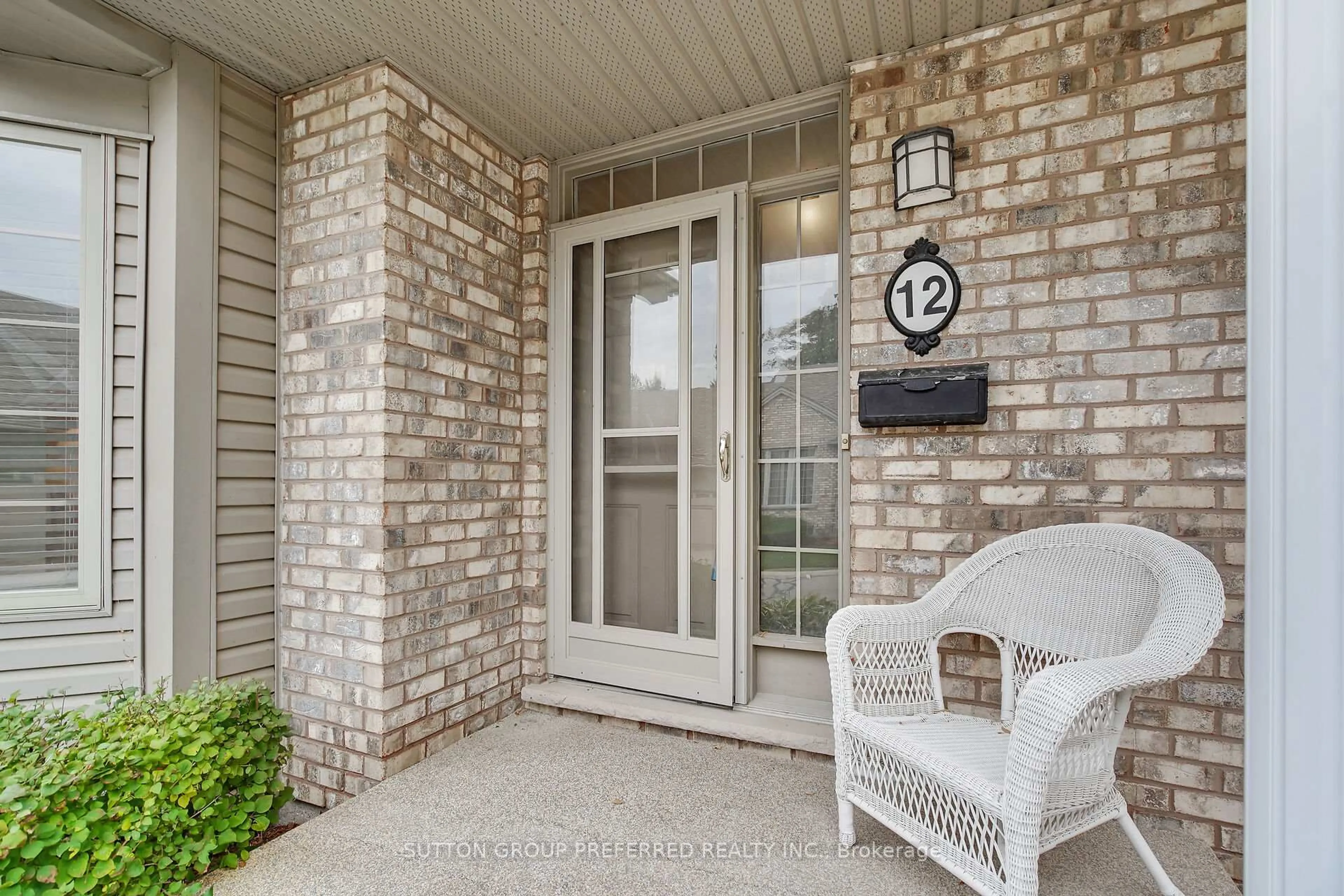 Indoor entryway for 800 Commissioners Rd #12, London South Ontario N6K 1C2