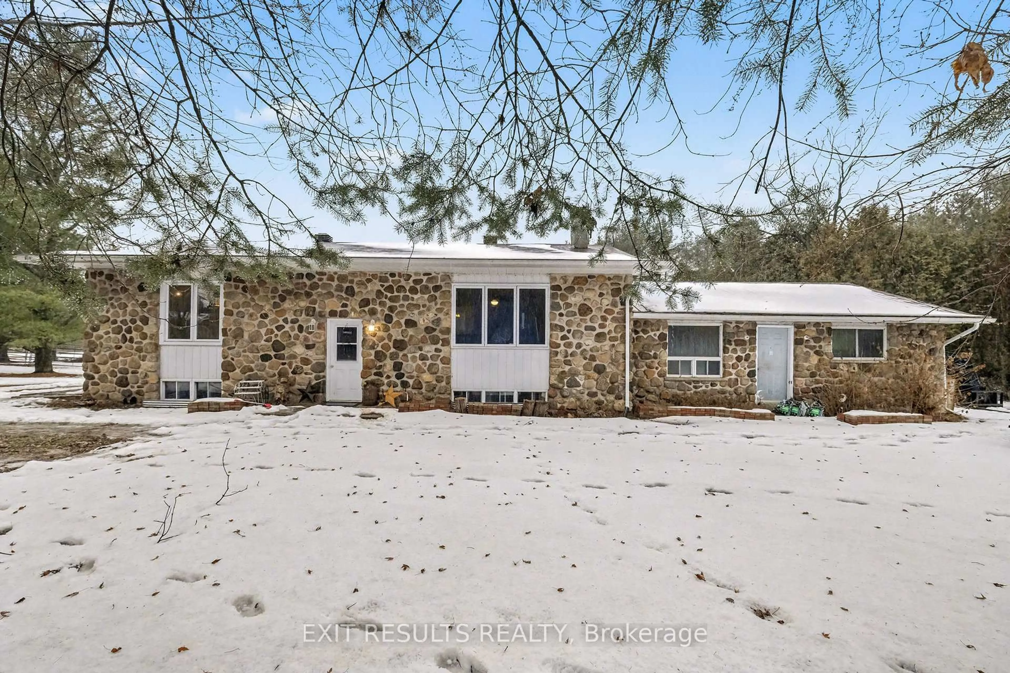 A pic from outside/outdoor area/front of a property/back of a property/a pic from drone, unknown for 21111 Concession 8 Rd, South Glengarry Ontario K0C 1L0