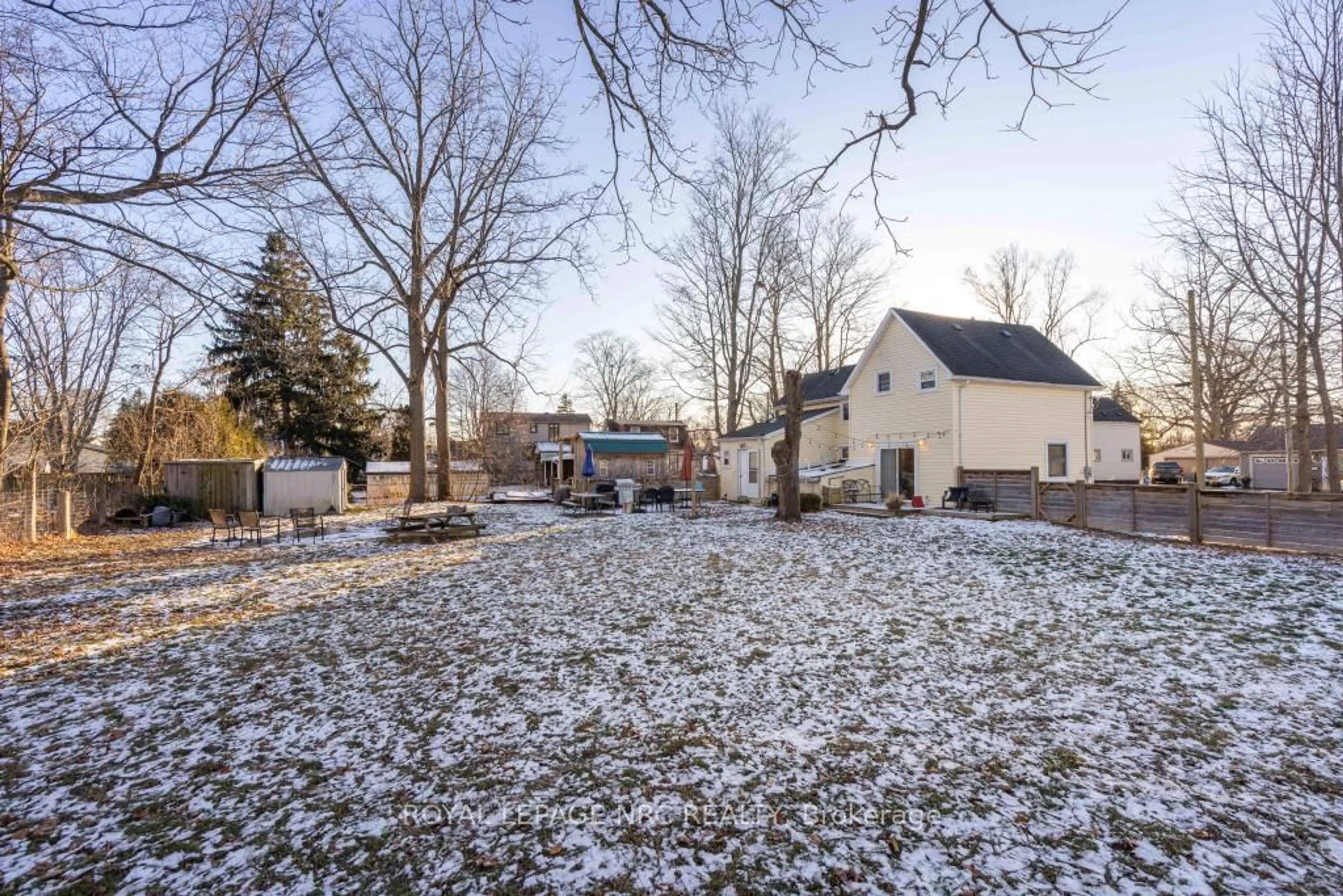 Patio, street for 474 North Mill St, Fort Erie Ontario L0S 1N0