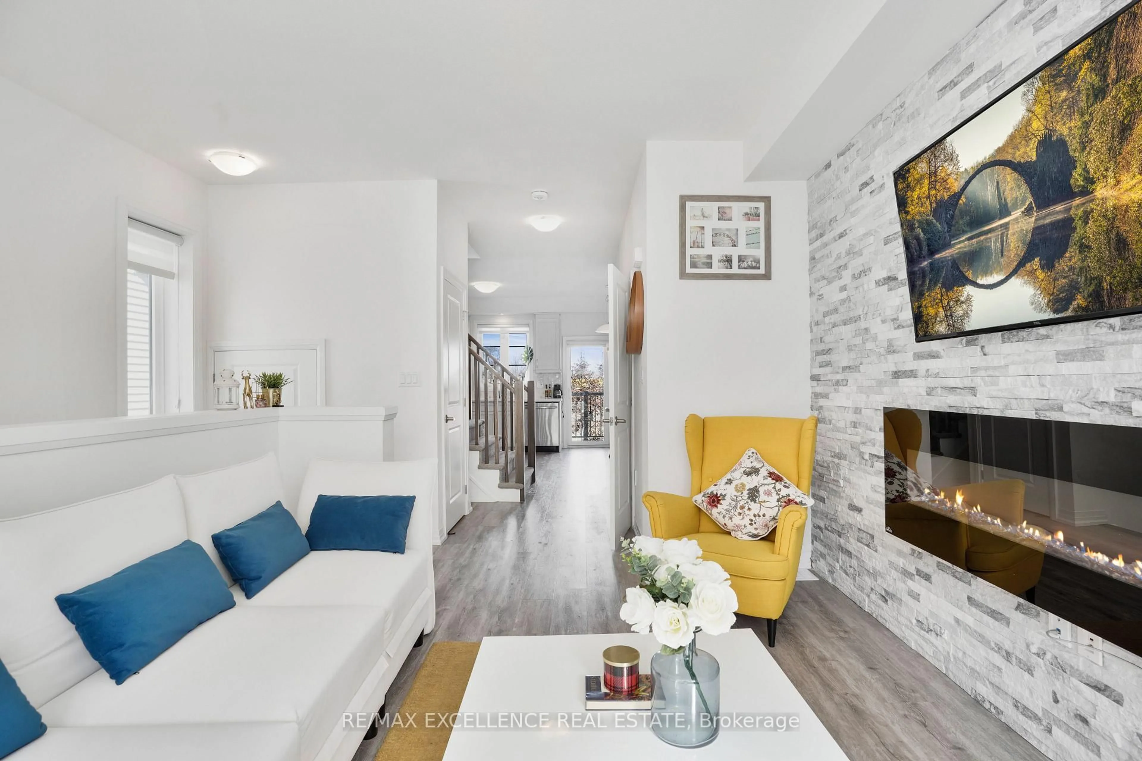 Living room with furniture, unknown for 575 Woodward Ave Ave #8, Hamilton Ontario L8H 0B3