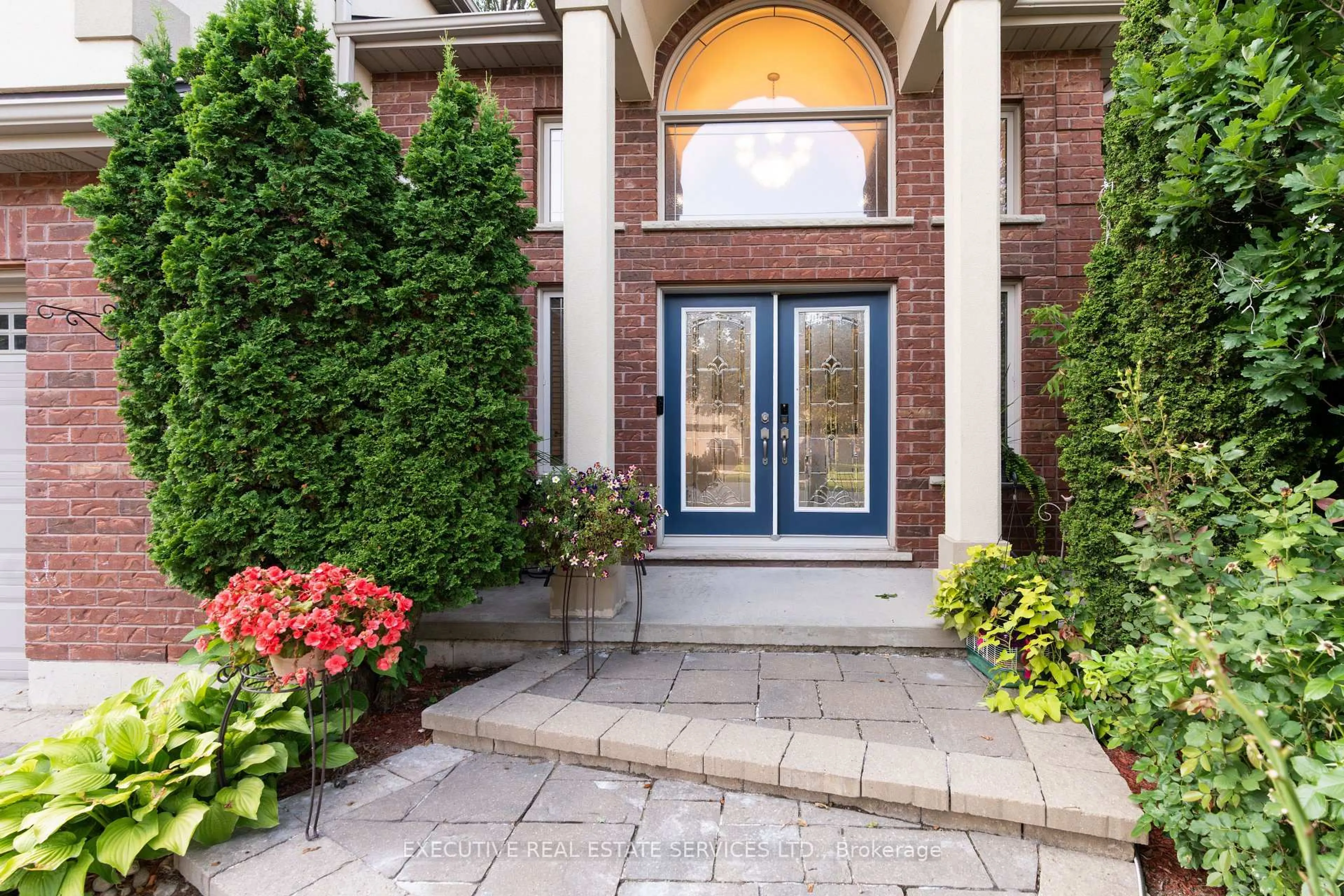 Indoor entryway for 131 Forestway Tr, Woodstock Ontario N4S 9A7