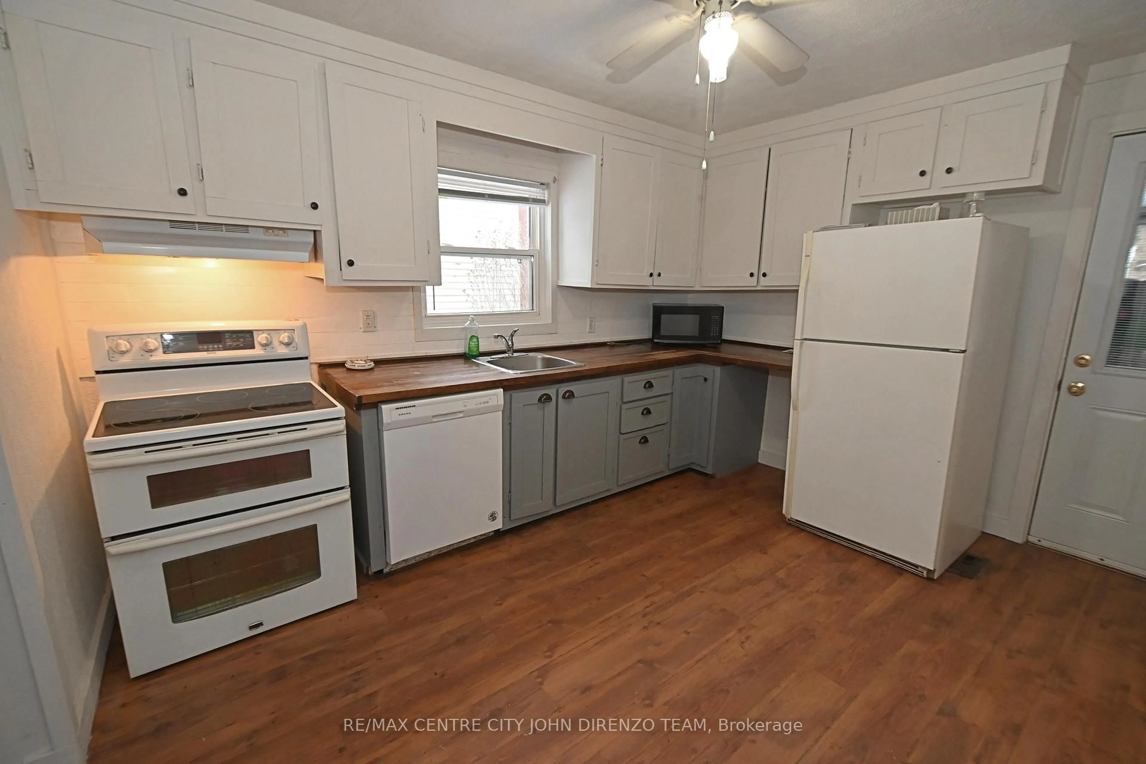 Standard kitchen, unknown for 10 Henry St, St. Thomas Ontario N5R 3L4