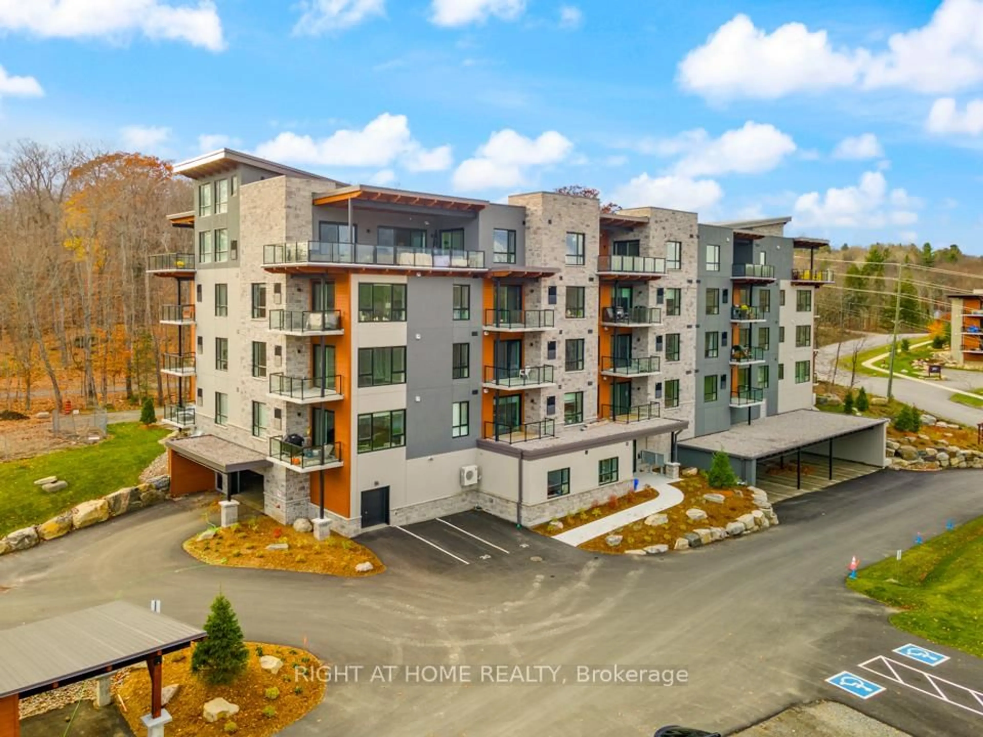 A pic from outside/outdoor area/front of a property/back of a property/a pic from drone, unknown for 18 Campus Tr #107, Huntsville Ontario P1H 1C6