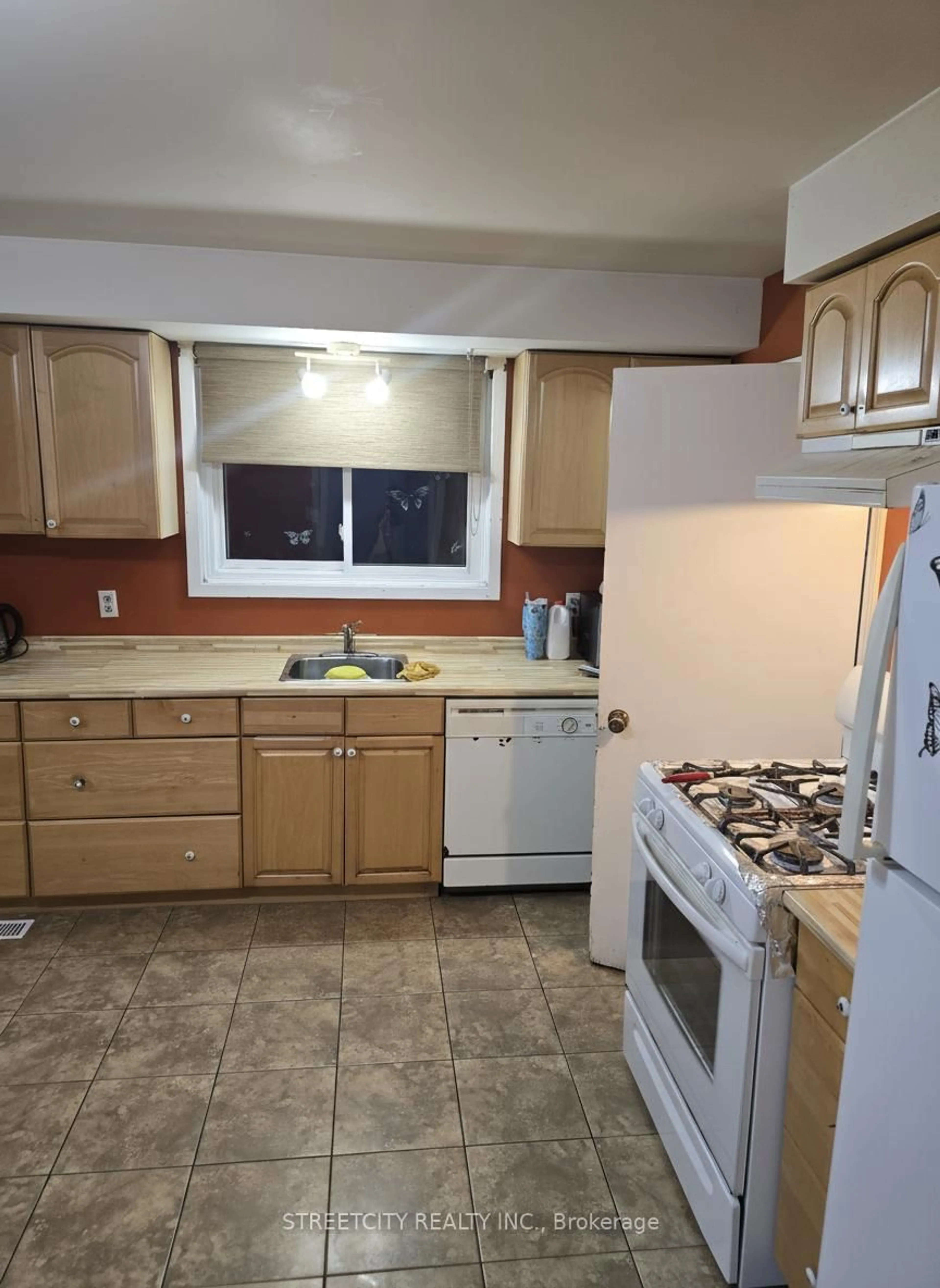 Standard kitchen, unknown for 993 Osgoode Dr, London South Ontario N6E 1C9