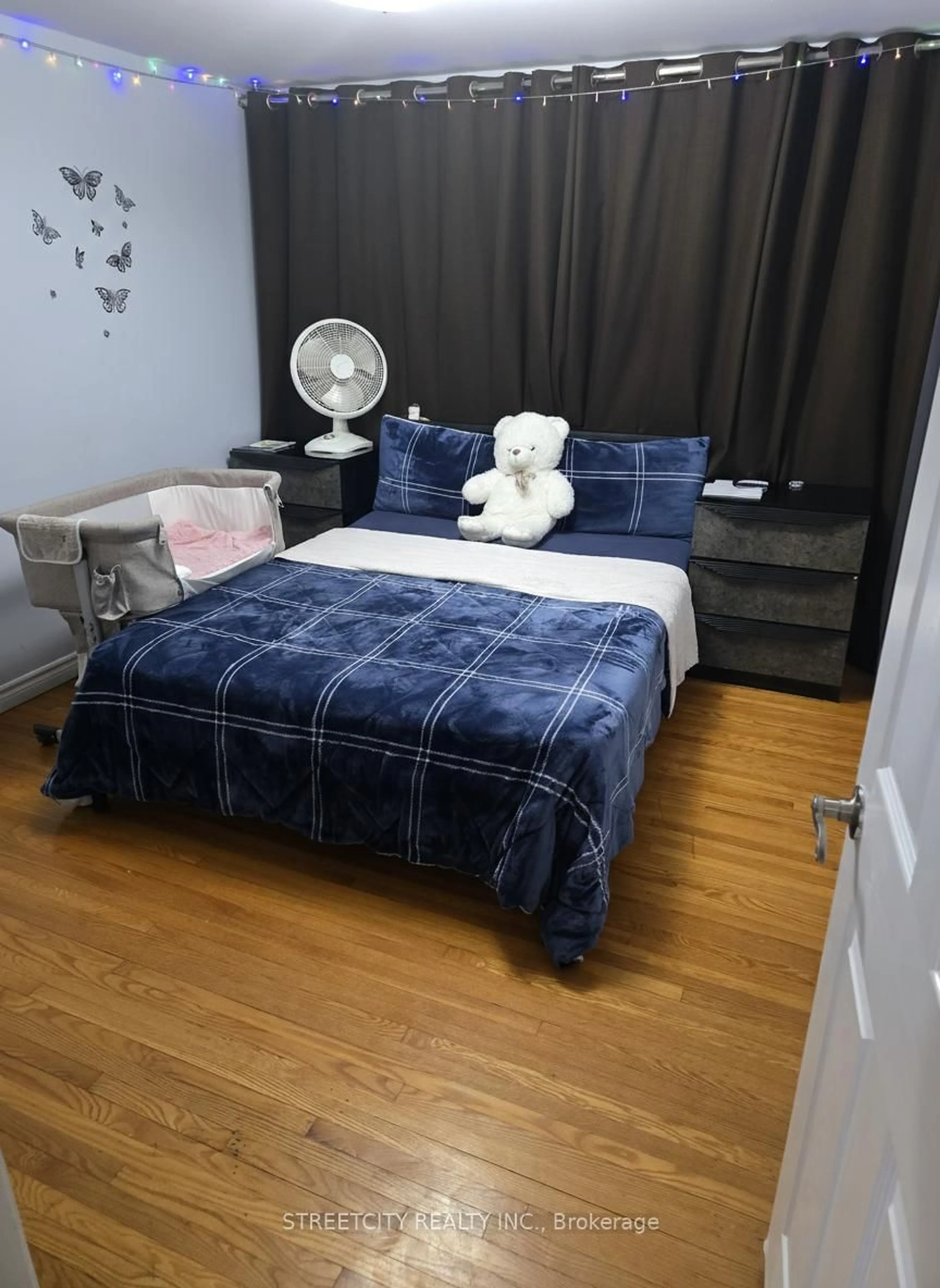 Bedroom with bed, unknown for 993 Osgoode Dr, London South Ontario N6E 1C9