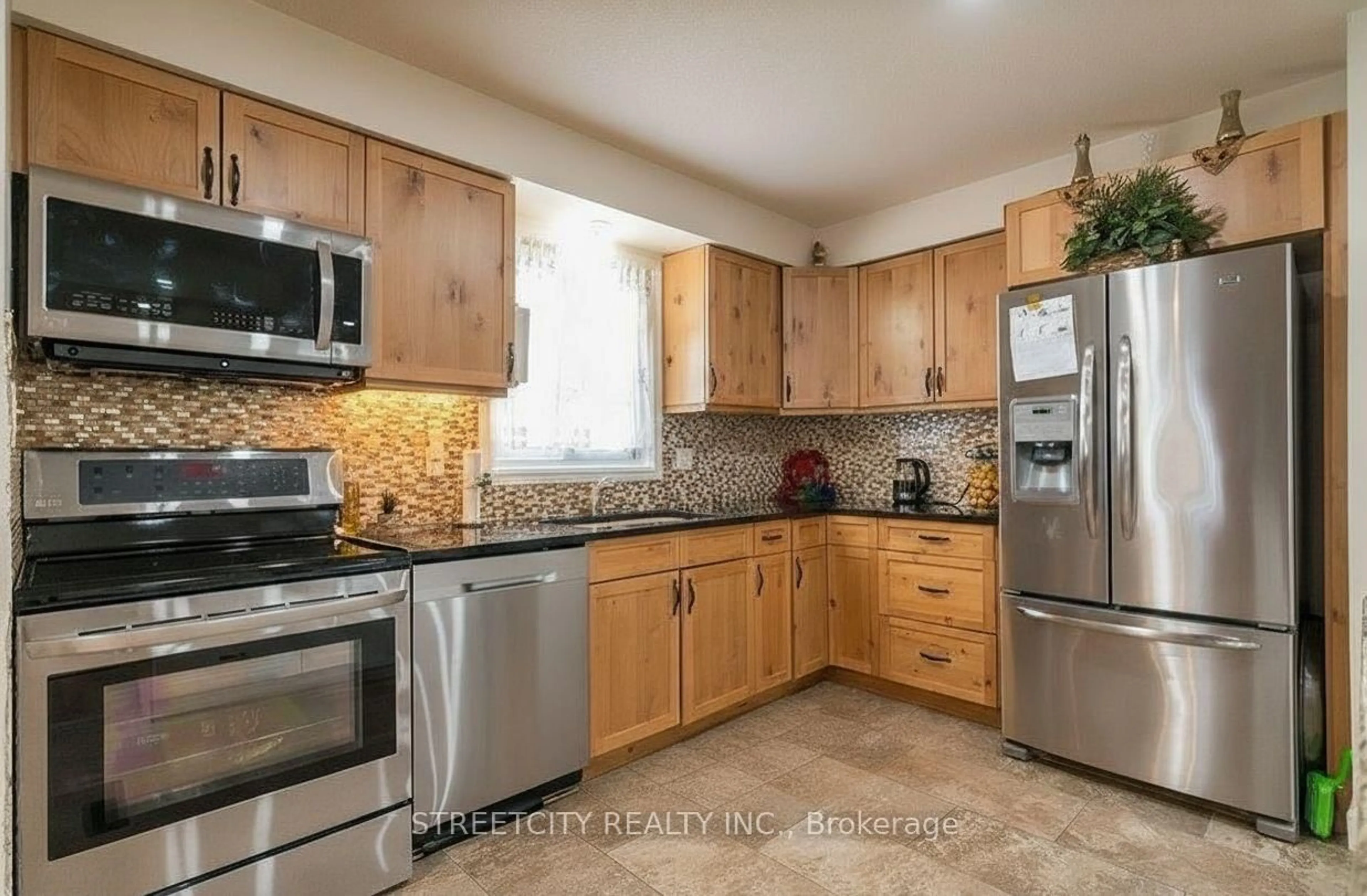 Standard kitchen, ceramic/tile floor for 43 Renny Cres, London South Ontario N6E 2C4