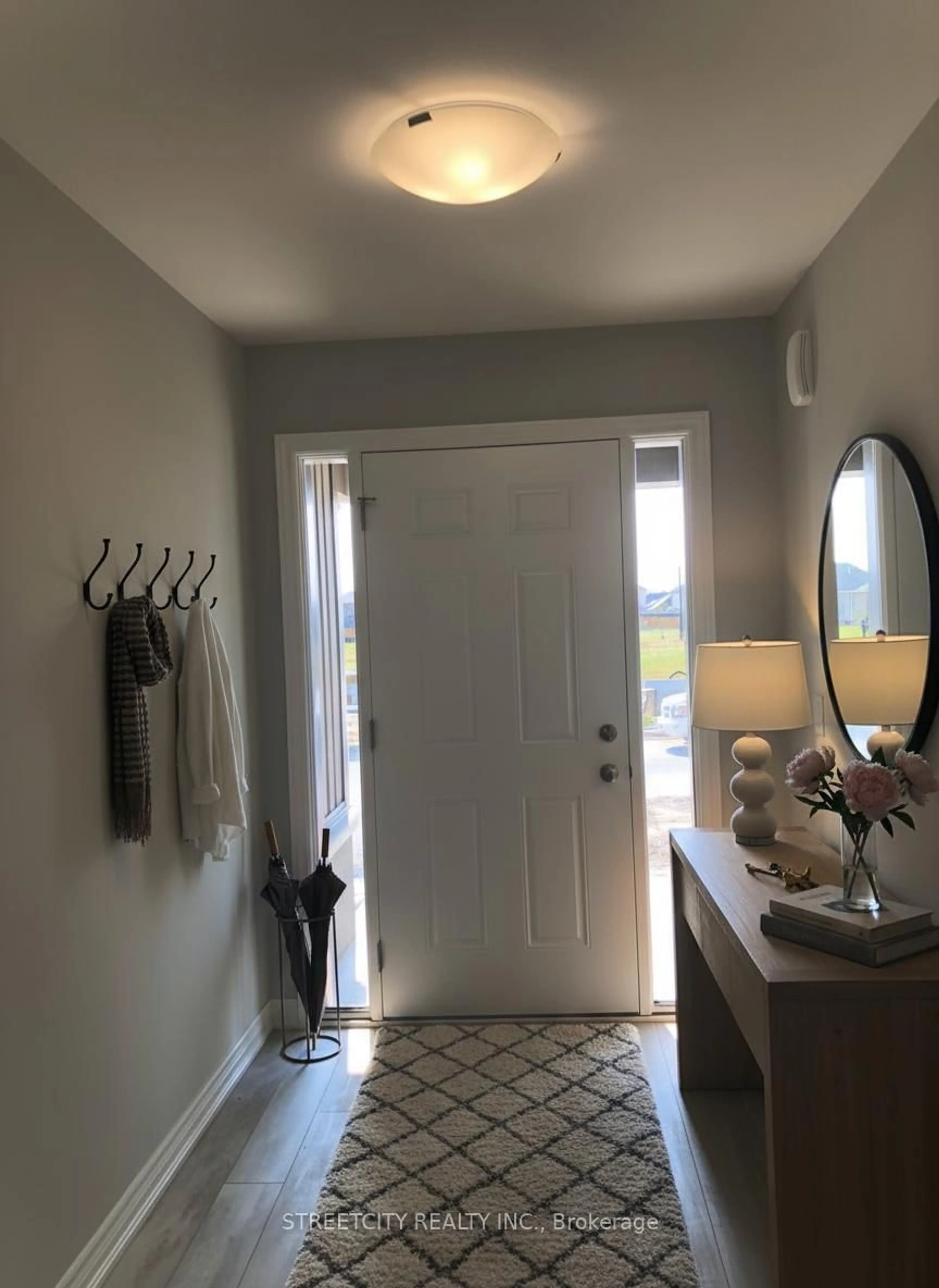 Indoor entryway for 32 Bounty Ave, Thorold Ontario L2V 0B7