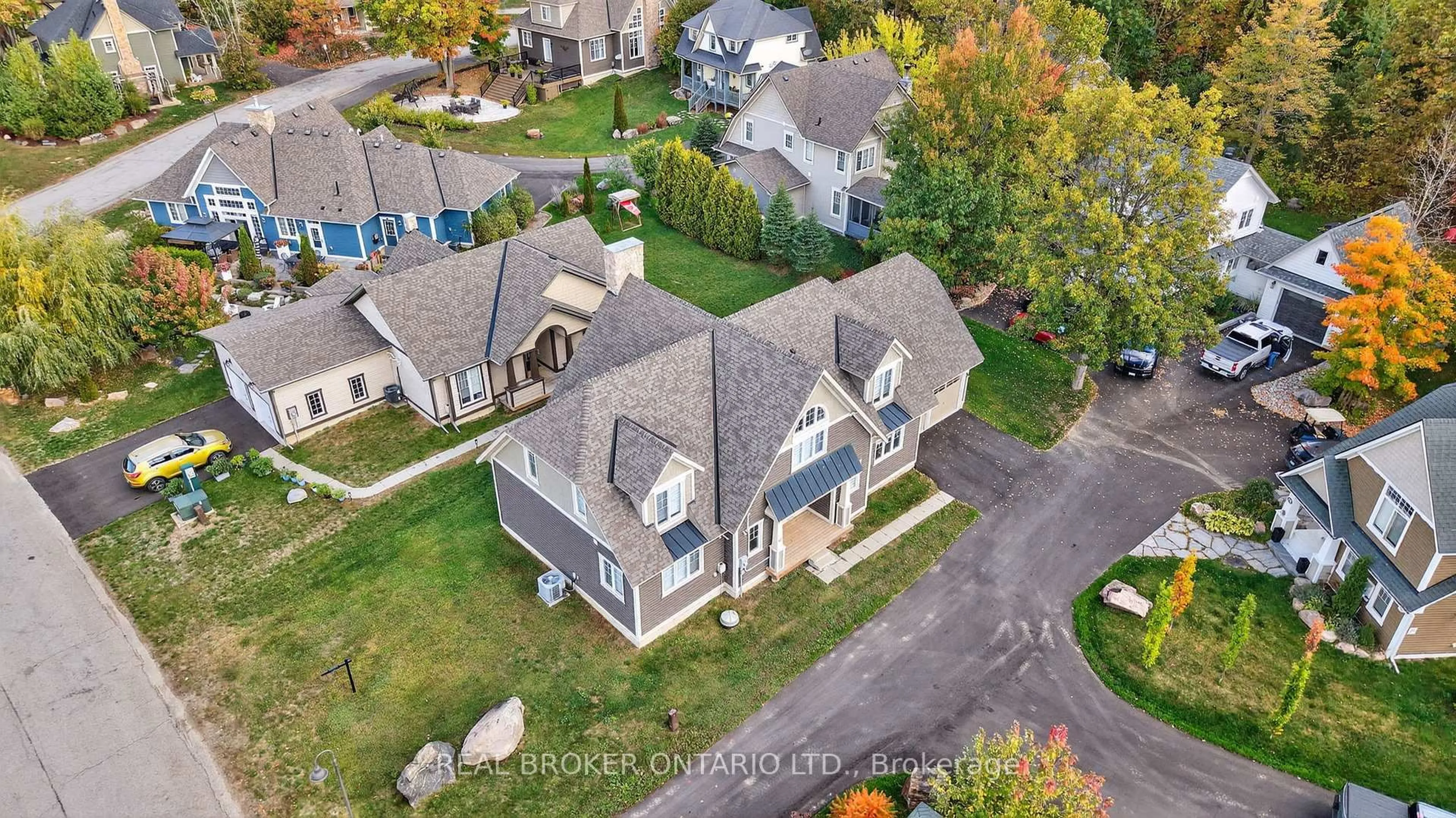 A pic from outside/outdoor area/front of a property/back of a property/a pic from drone, street for 47 Marina Village Dr, Georgian Bay Ontario L0K 1S0