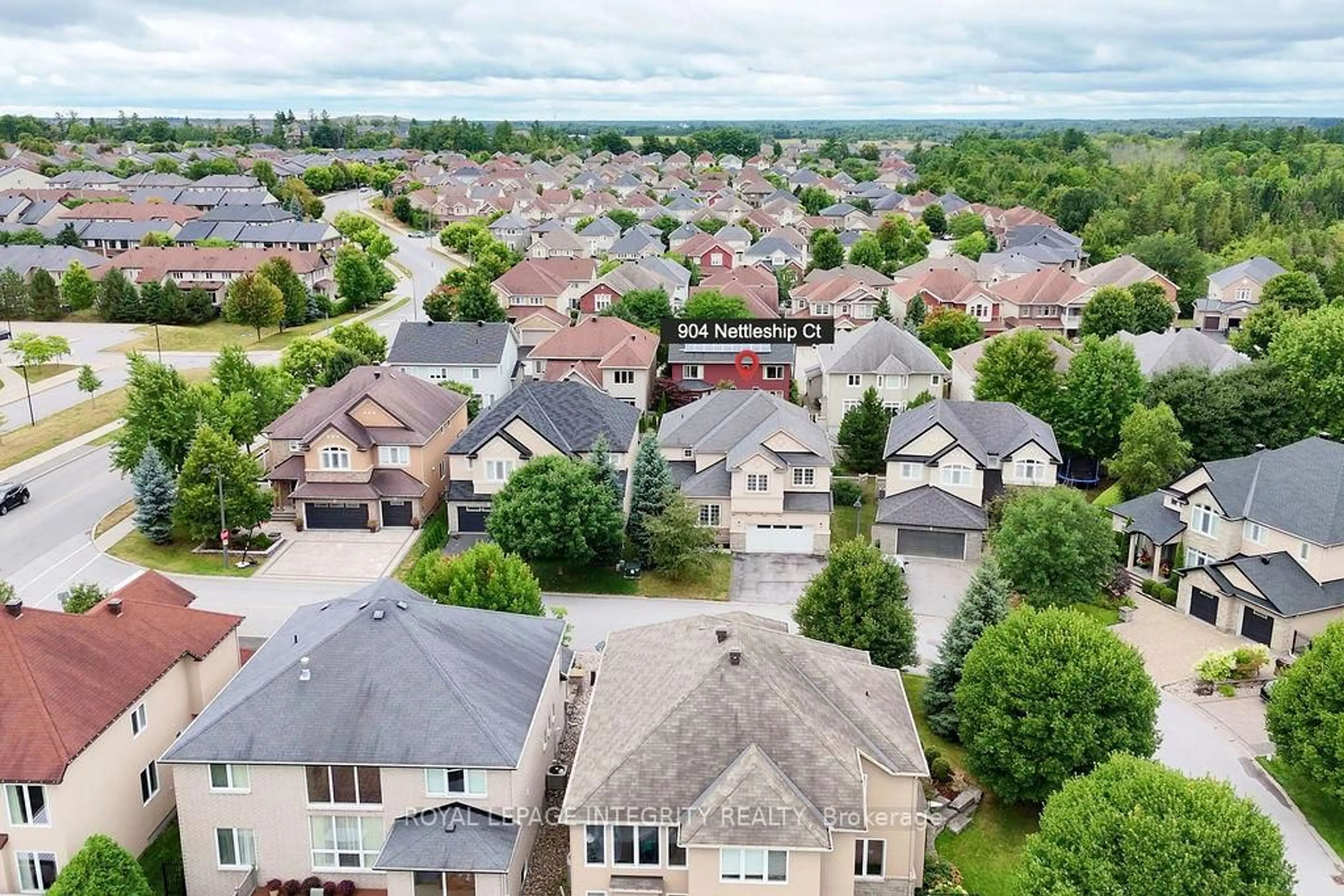 A pic from outside/outdoor area/front of a property/back of a property/a pic from drone, street for 904 Nettleship Crt, Kanata Ontario K2T 0E9