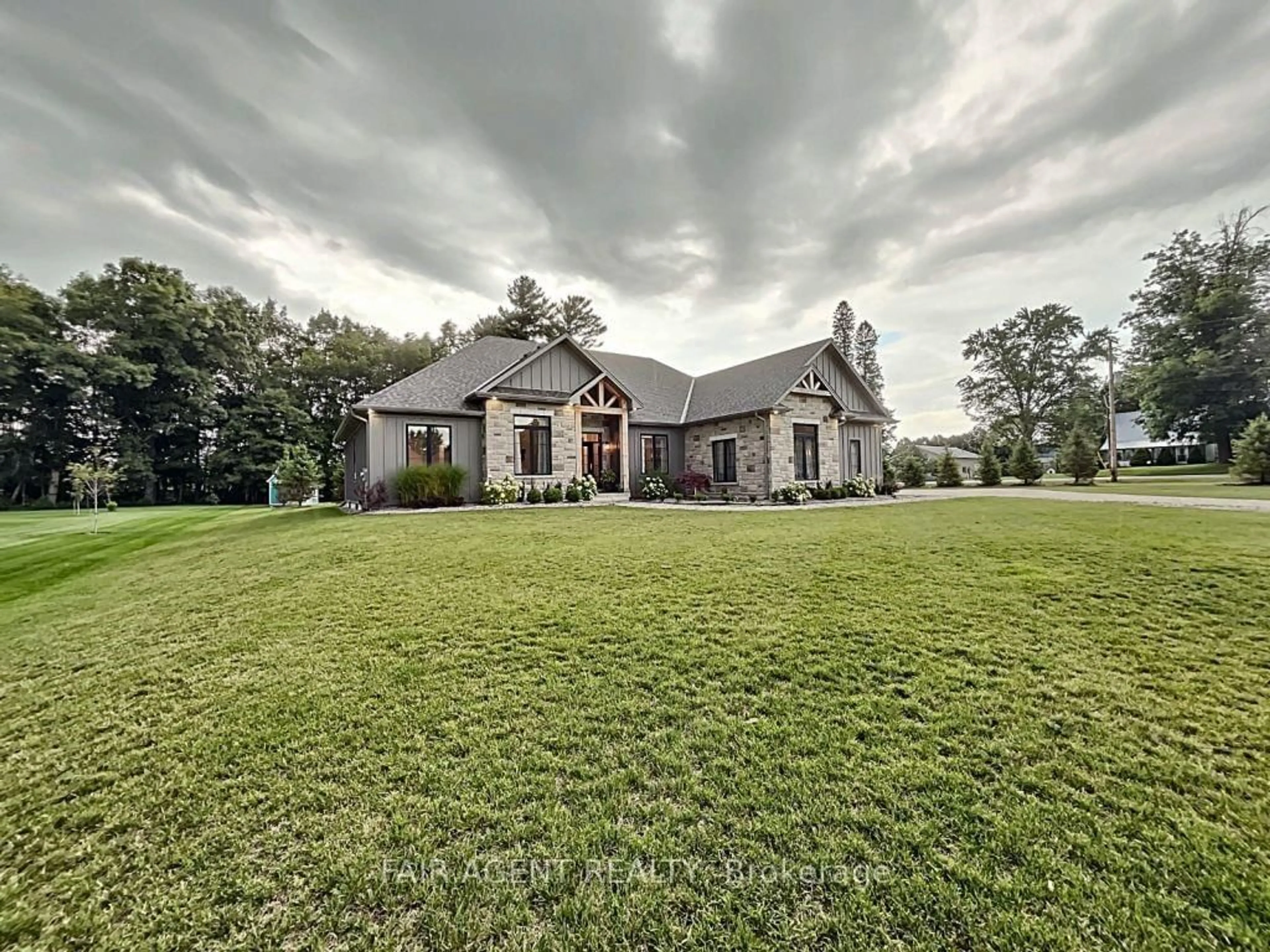 A pic from outside/outdoor area/front of a property/back of a property/a pic from drone, unknown for 93 Woodland Dr, Norfolk Ontario N3Y 4J9