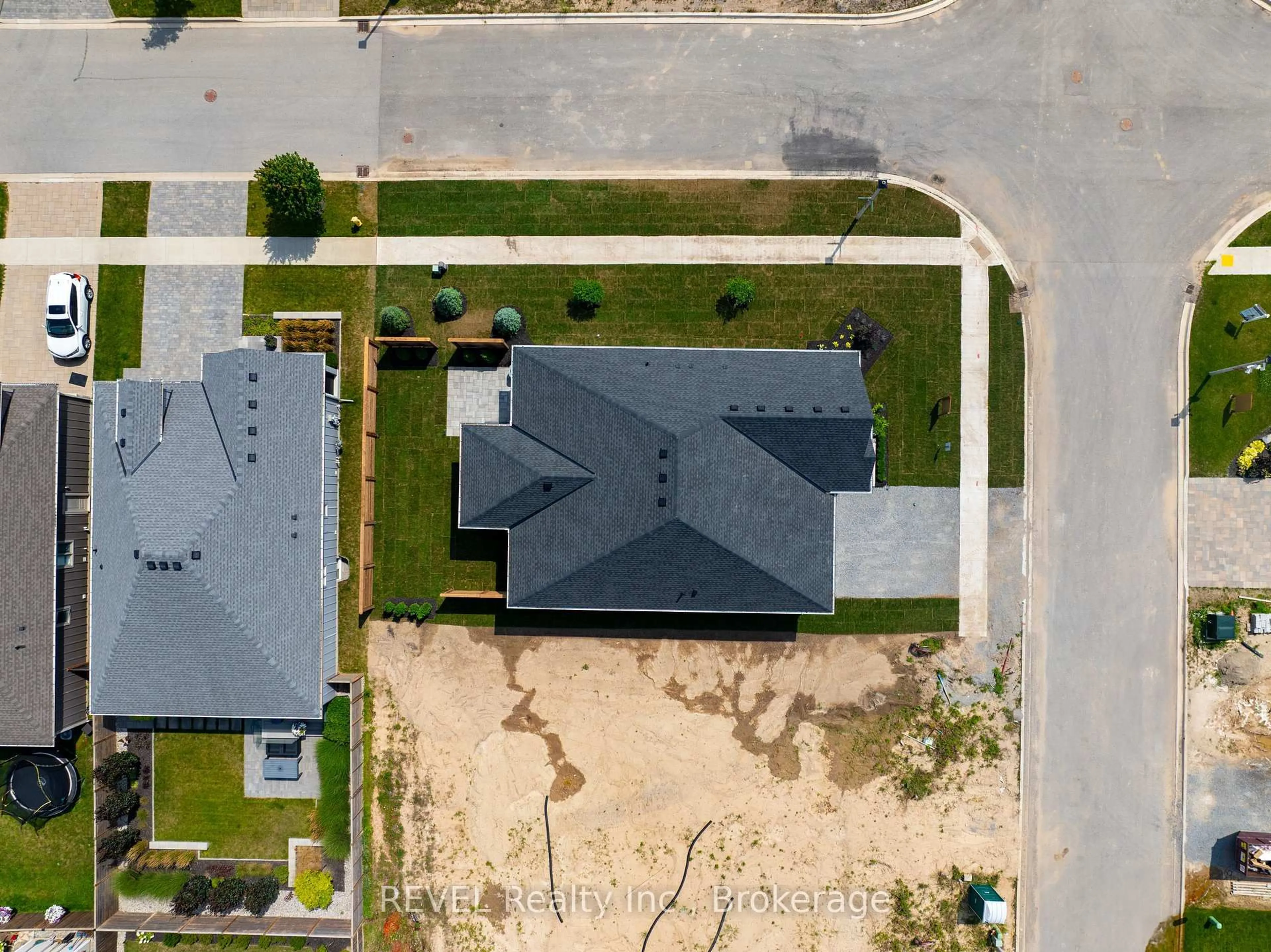 A pic from outside/outdoor area/front of a property/back of a property/a pic from drone, street for 31 Harvest Dr, Niagara-on-the-Lake Ontario L0S 1J0