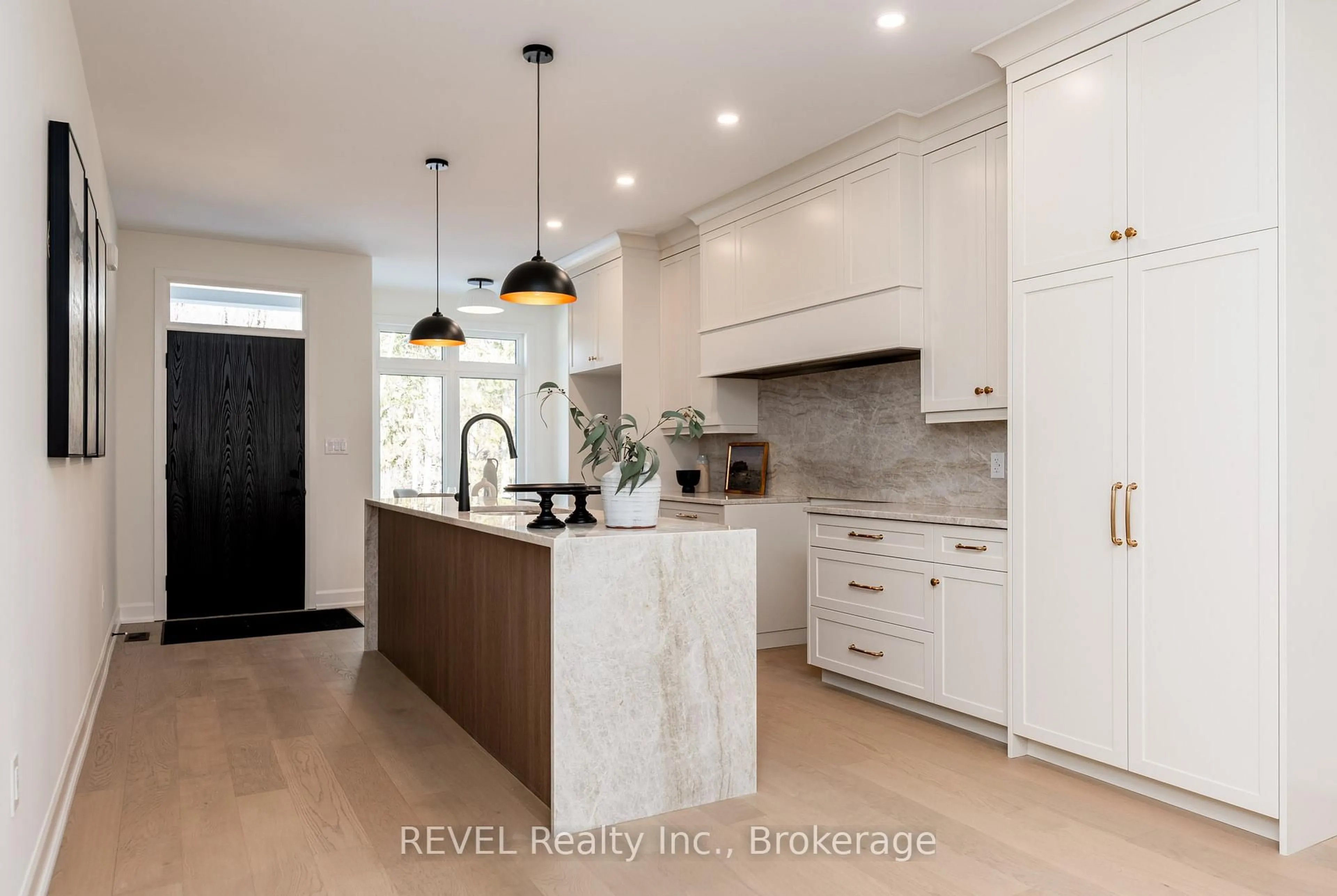 Contemporary kitchen, ceramic/tile floor for 11 Stickles St, Pelham Ontario L3C 3C3