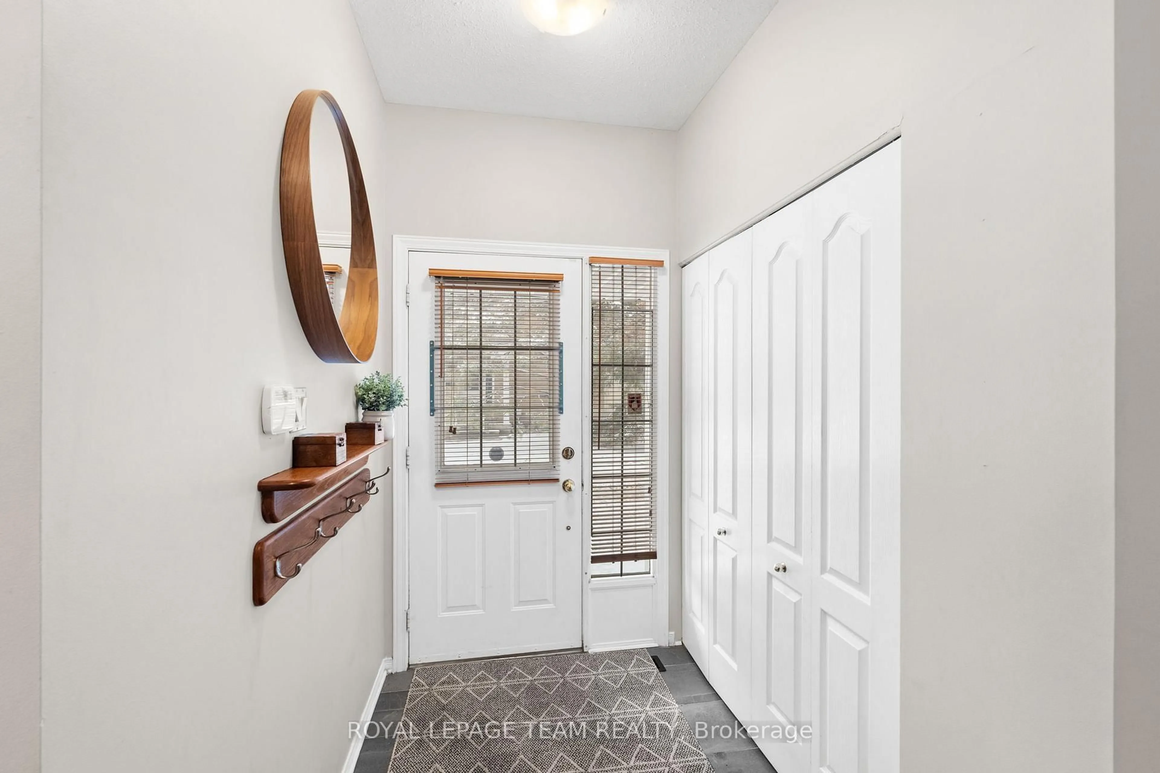 Indoor entryway for 27 Sandcliffe Terr #8, Ottawa Ontario K2G 5Y2