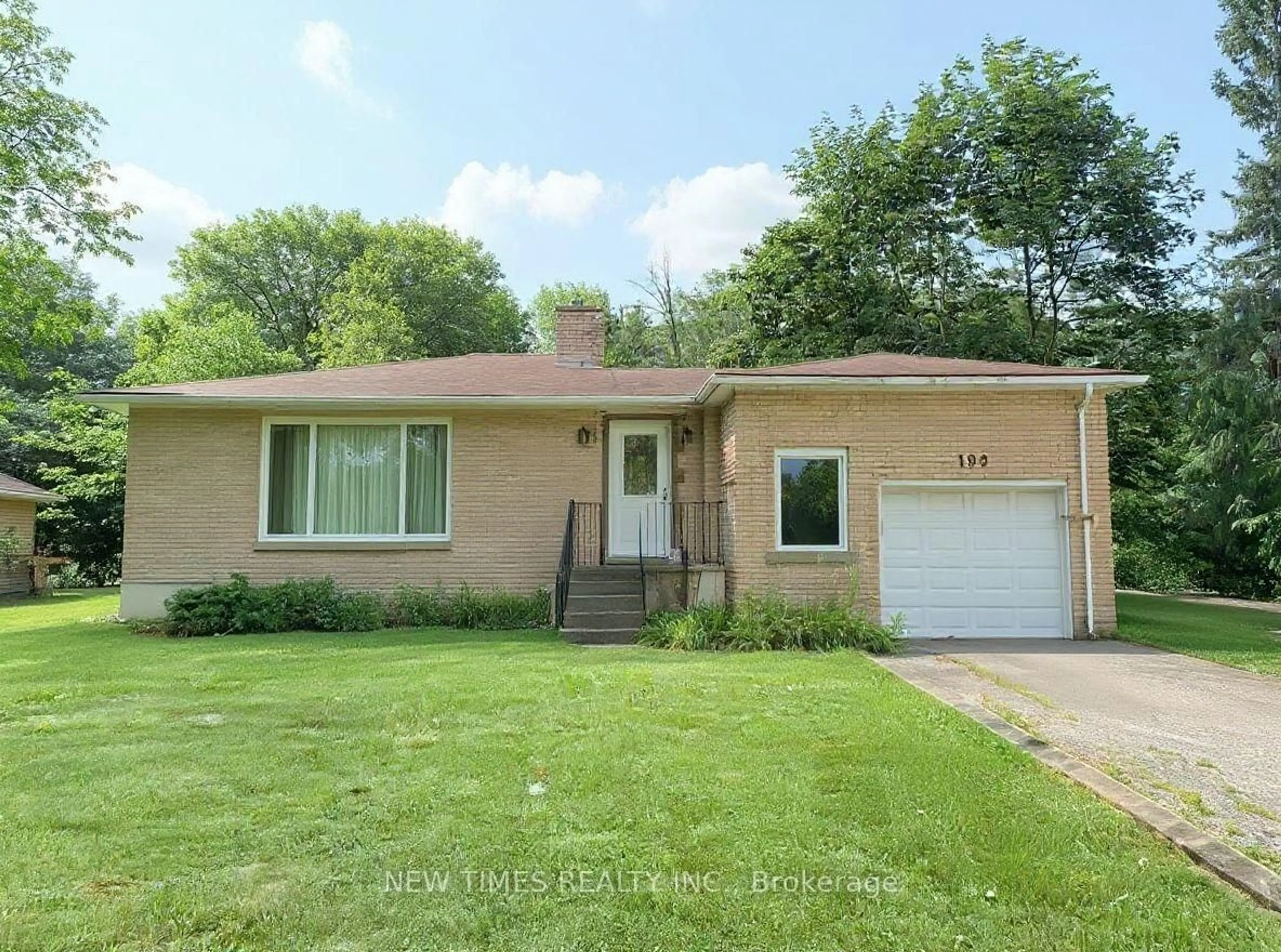 Home with brick exterior material, street for 190 GLENDALE Ave, St. Catharines Ontario L2T 2K5