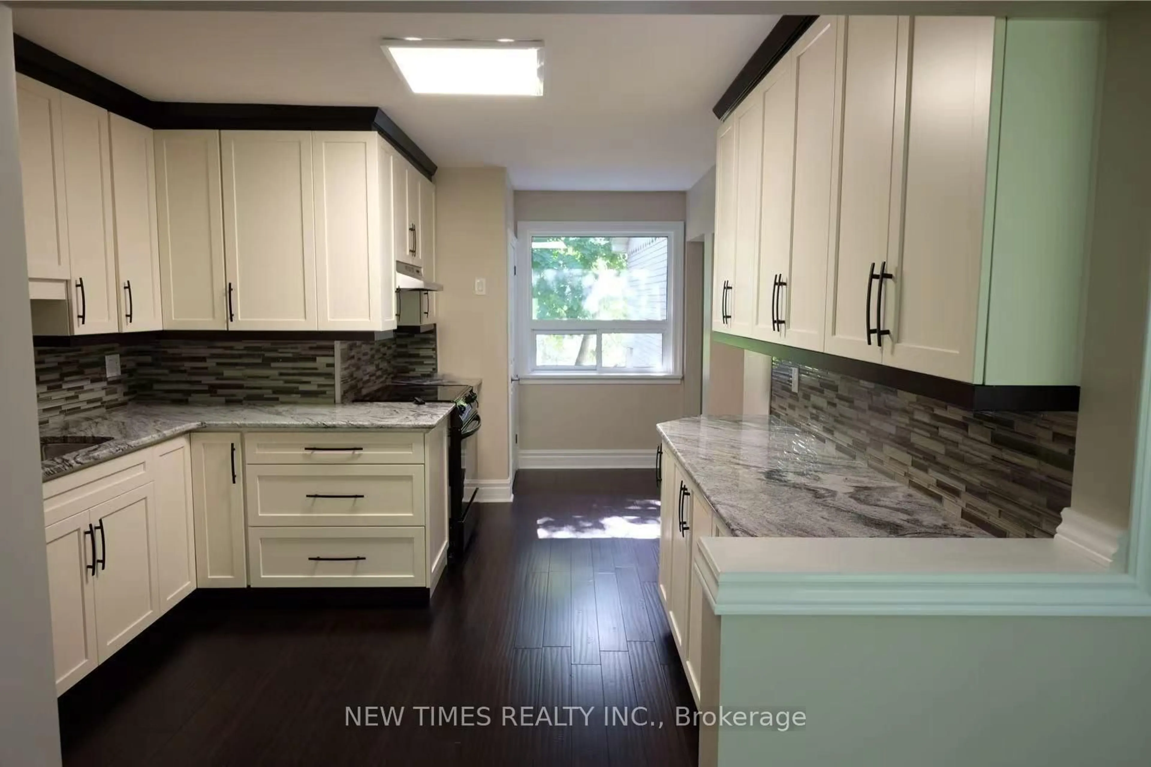 Open concept kitchen, unknown for 190 GLENDALE Ave, St. Catharines Ontario L2T 2K5