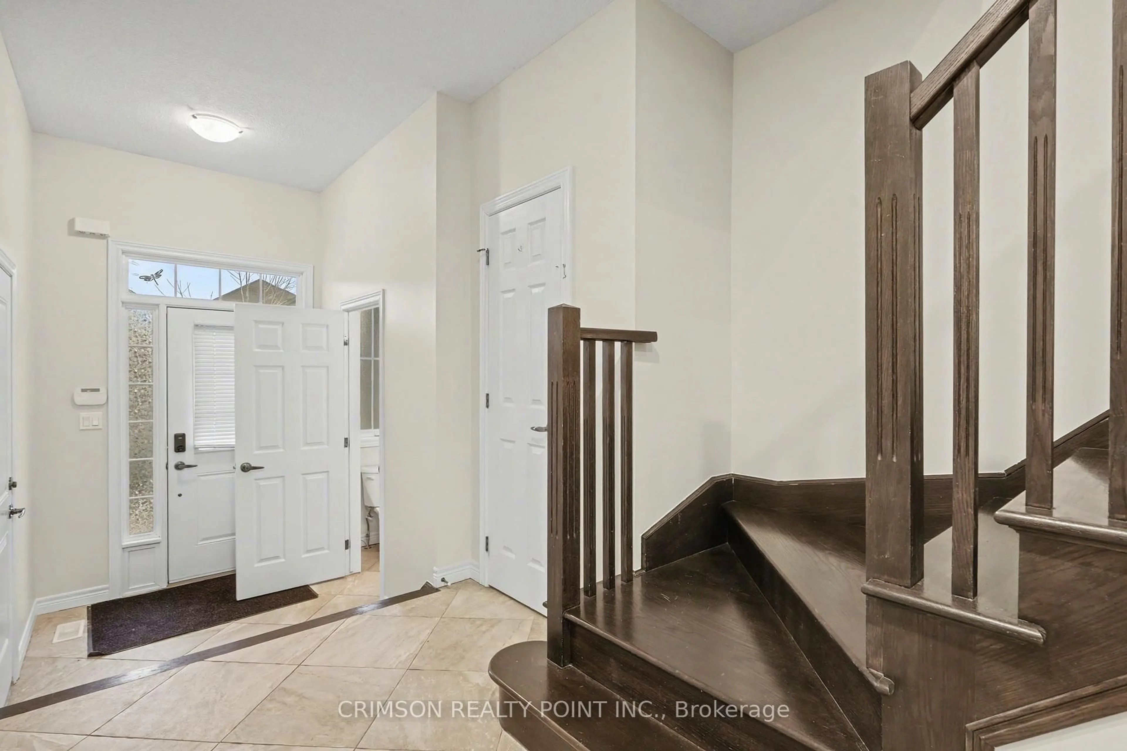 Indoor entryway for 77 Fairgrounds Dr, Hamilton Ontario L0R 1C0
