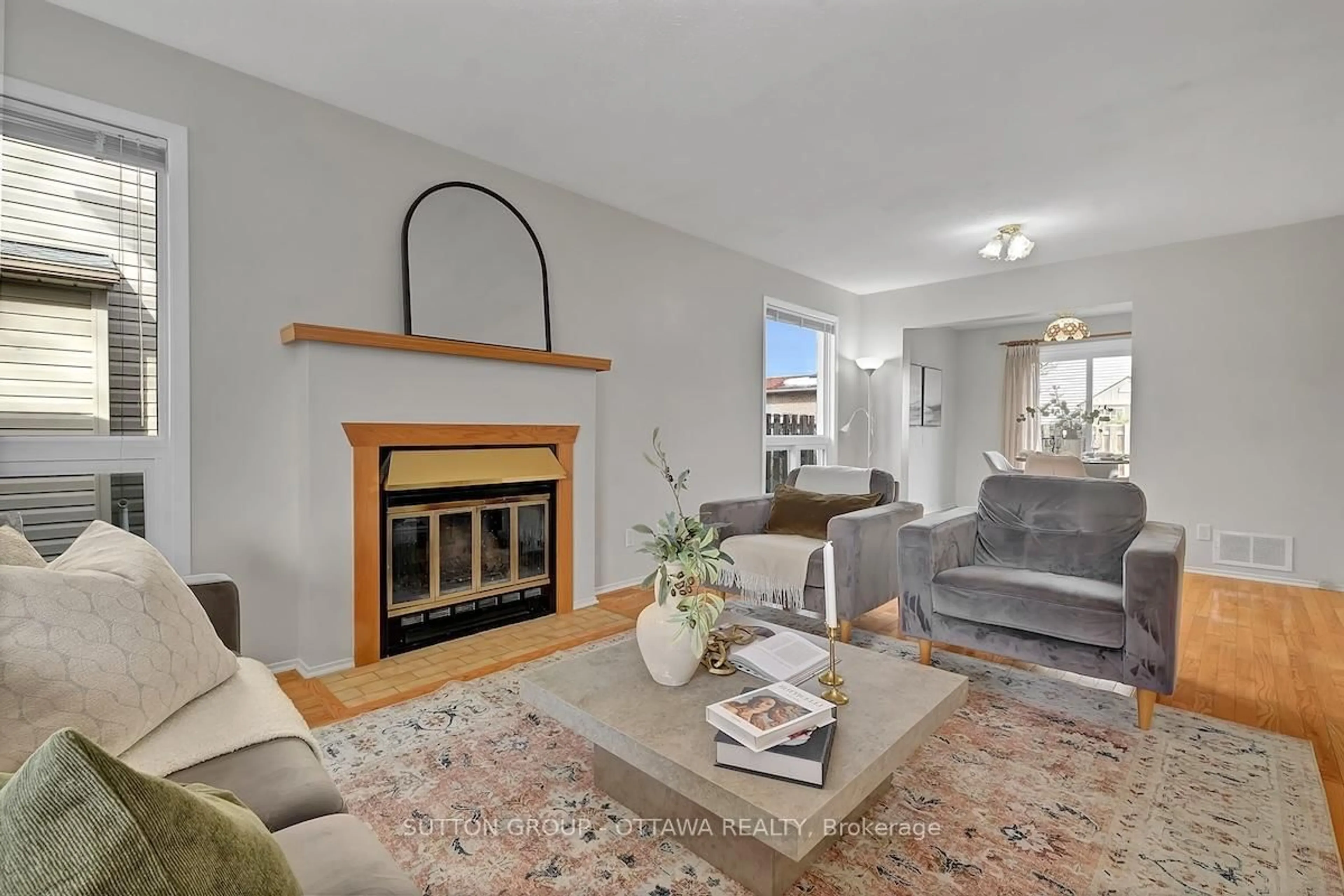 Living room with furniture, unknown for 1540 Bourcier Dr, Ottawa Ontario K1E 3J2